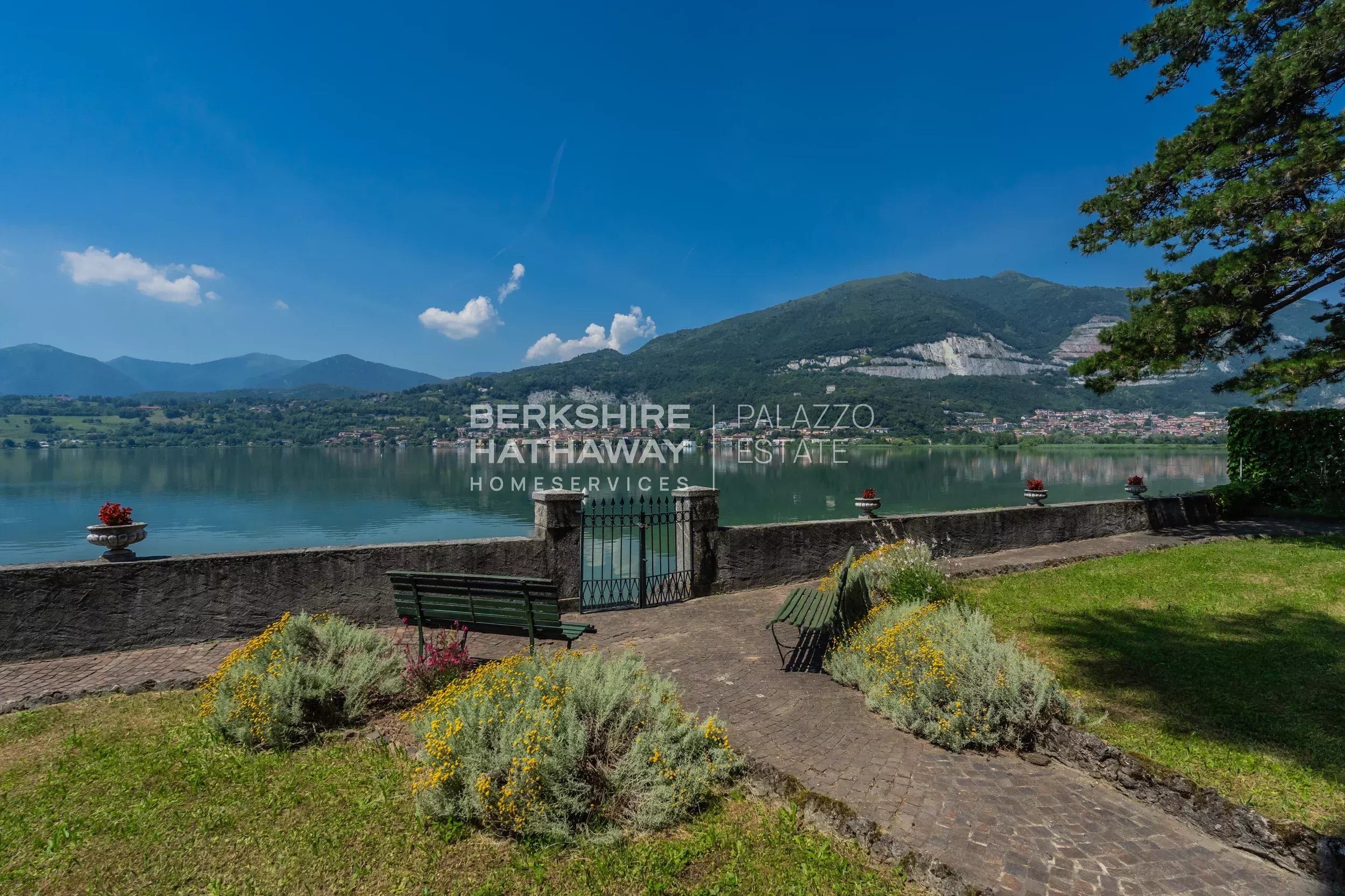 Villa in Bosisio Parini - view 1