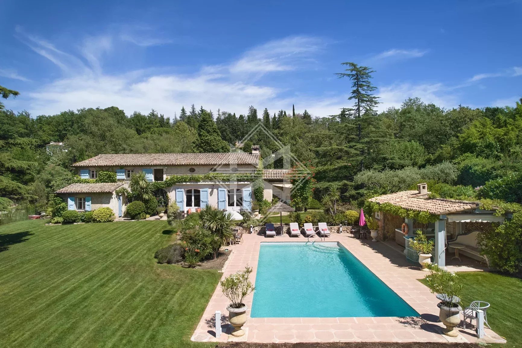 06740 CHÂTEAUNEUF-GRASSE VILLA