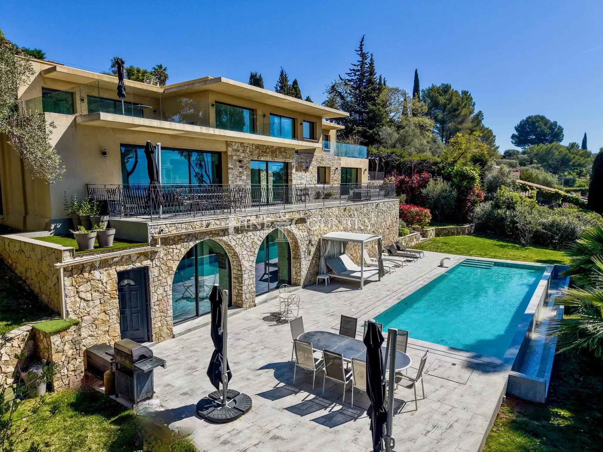 Villa for sale in Mougins with panoramic sea view Accommodation in Cannes