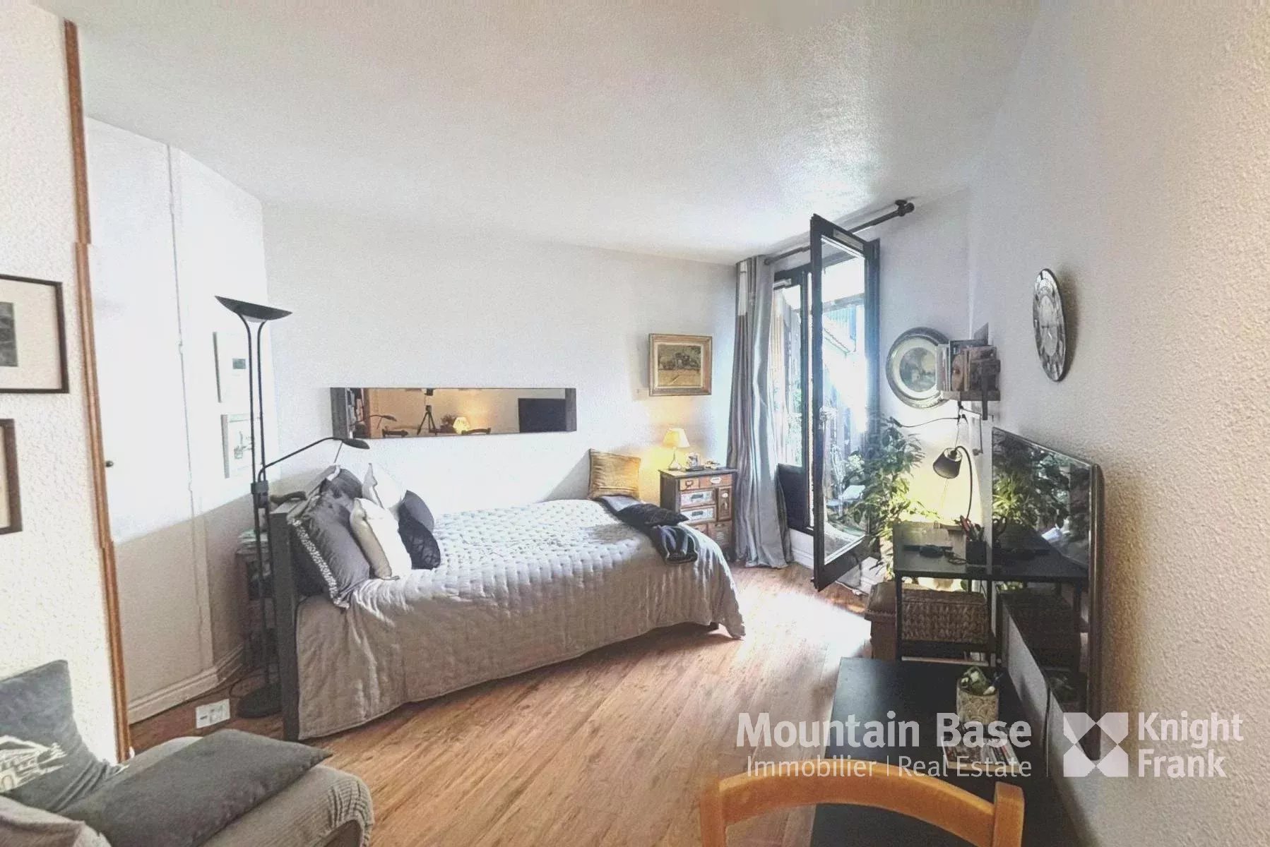 Photo of A 3rd-floor studio apartment with balcony and Mont Blanc views
