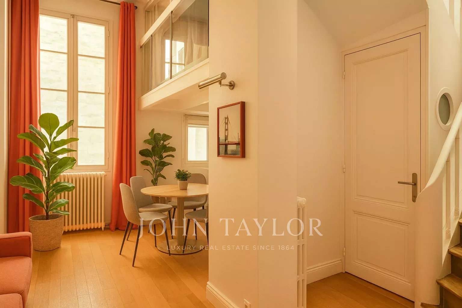 TROIS PIECES - ASCENSEUR - PARKING - TRIANGLE D'OR