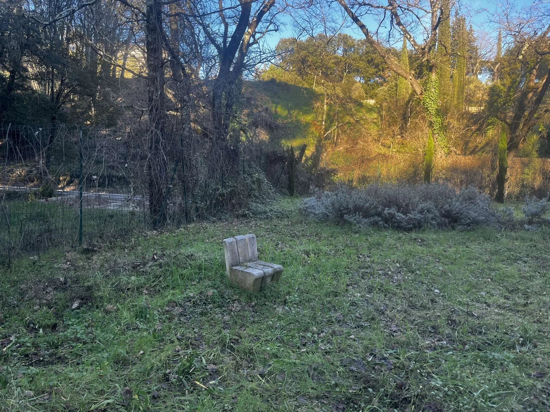BUILDING LAND IN LORGUES