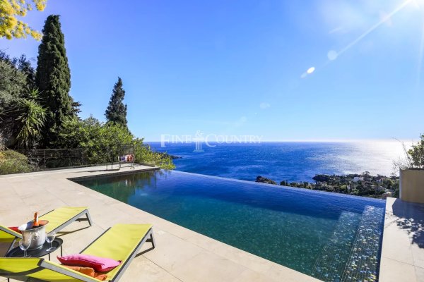 Villa for sale in Theoule sur Mer with panoramic sea view — photo 2