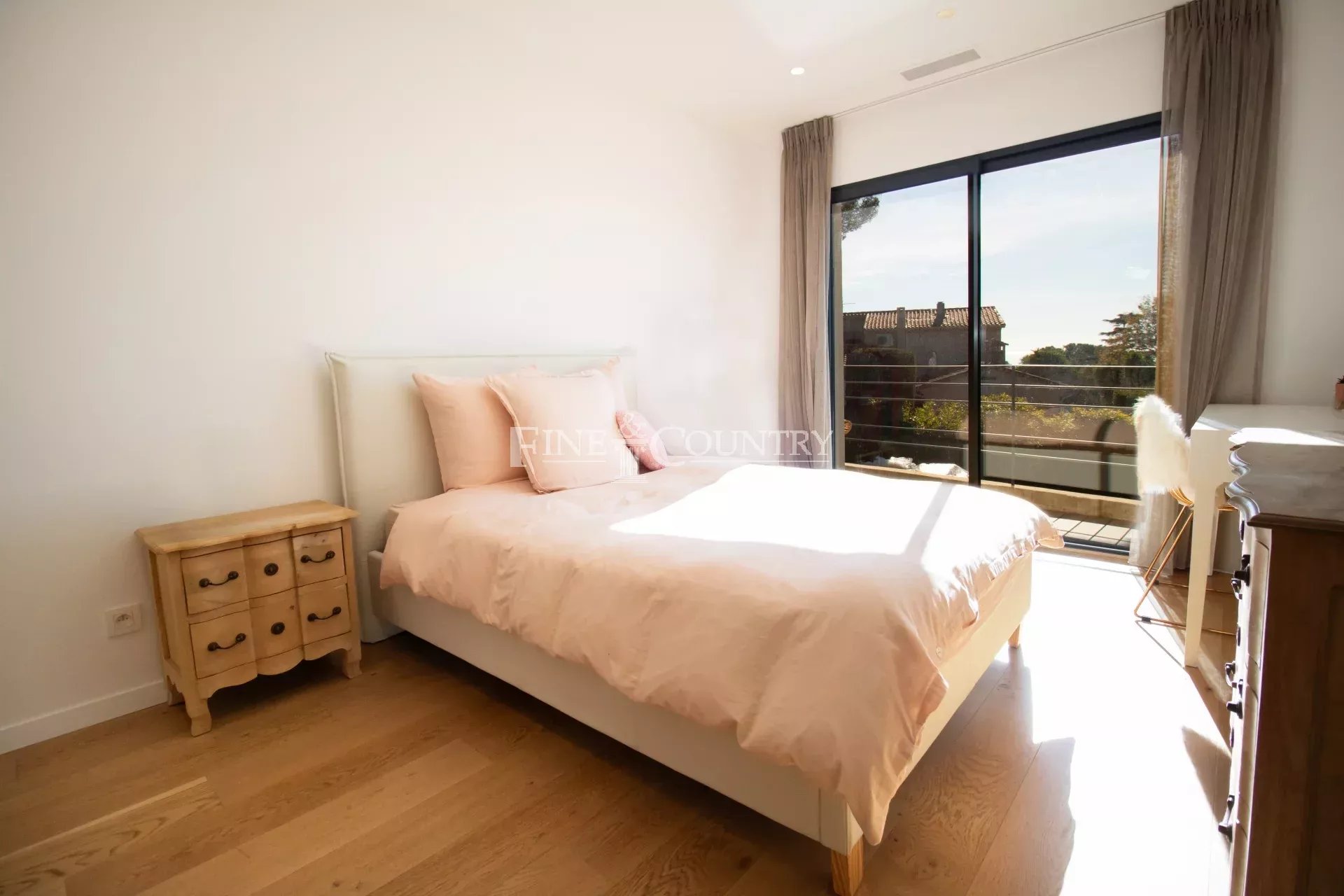 Photo of Villa for sale in Le Cannet  with sea view