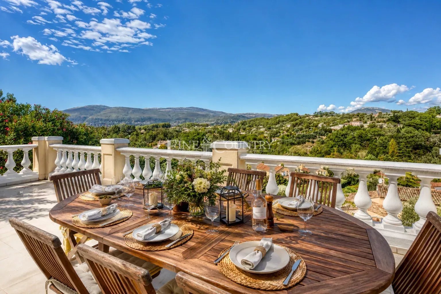Photo of For sale  Villa in Valbonne - Panoramic view