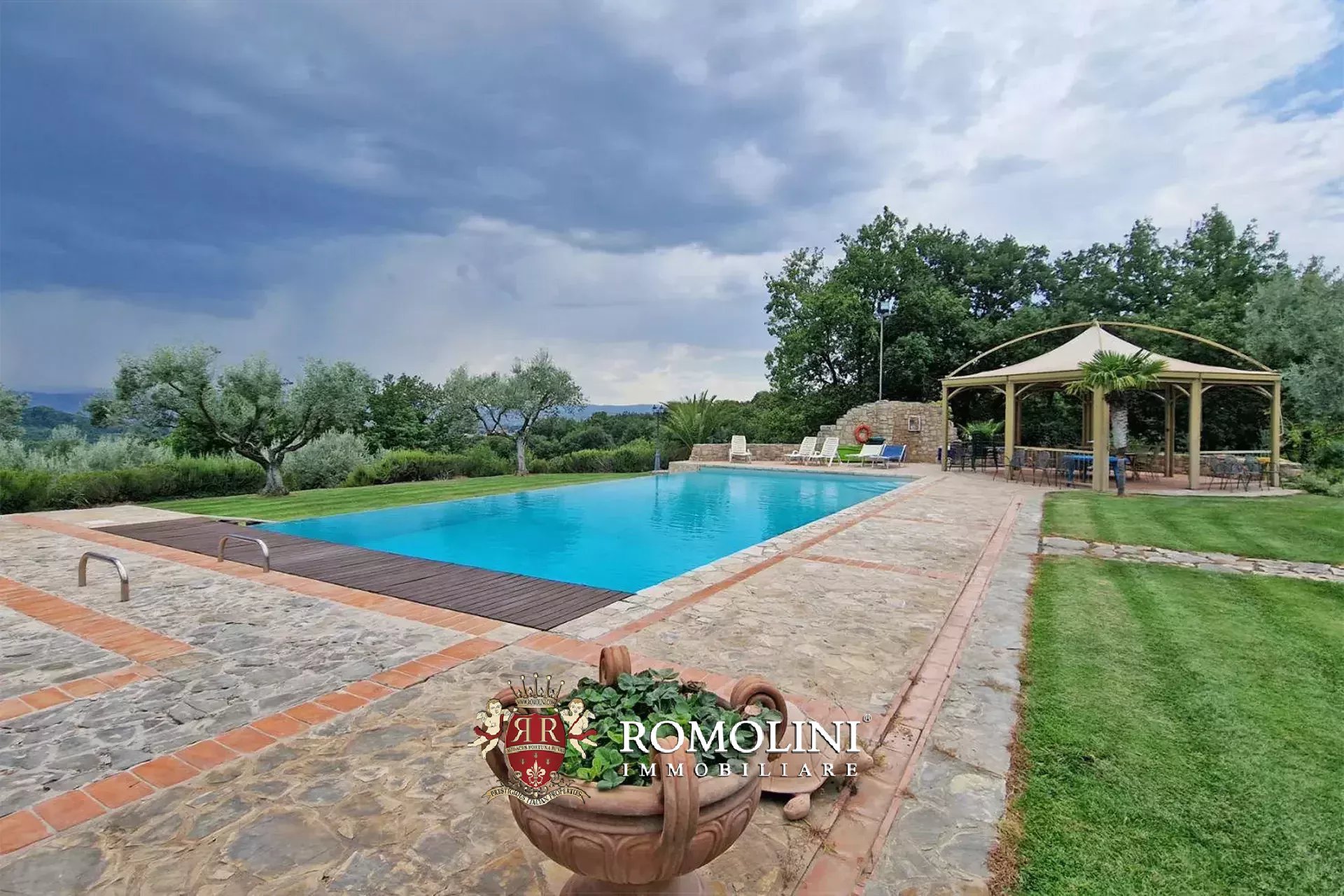 7 Bedroom Villa/Townhouse's Image 9