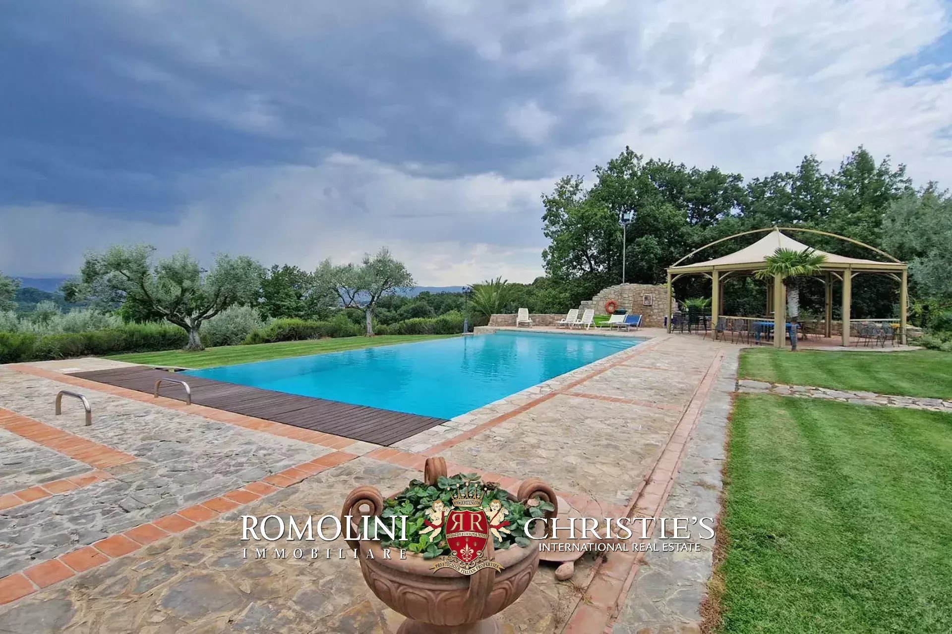 7 Bedroom Villa/Townhouse's Image 9