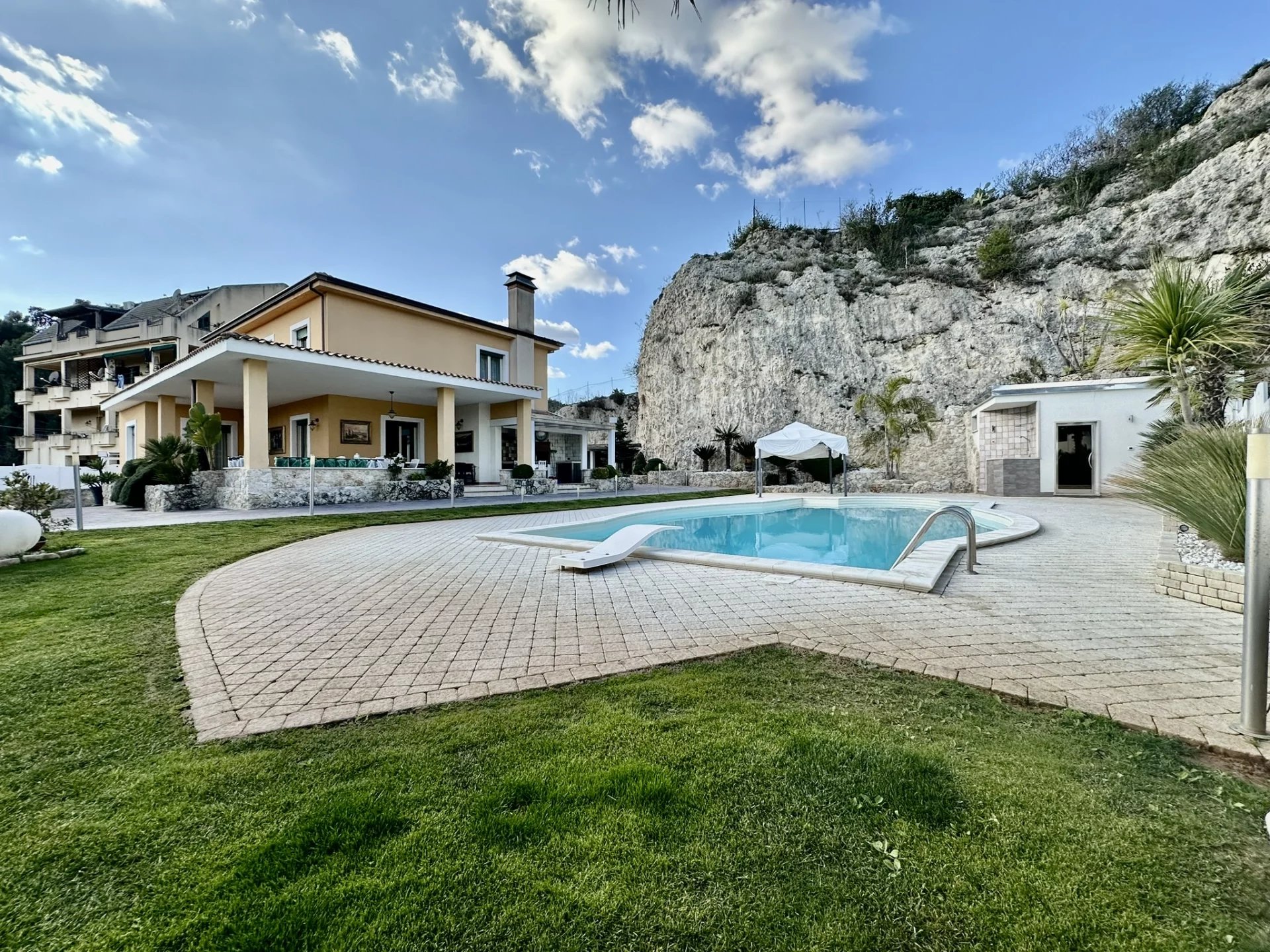 Agence immobilière de Parla Real Estate