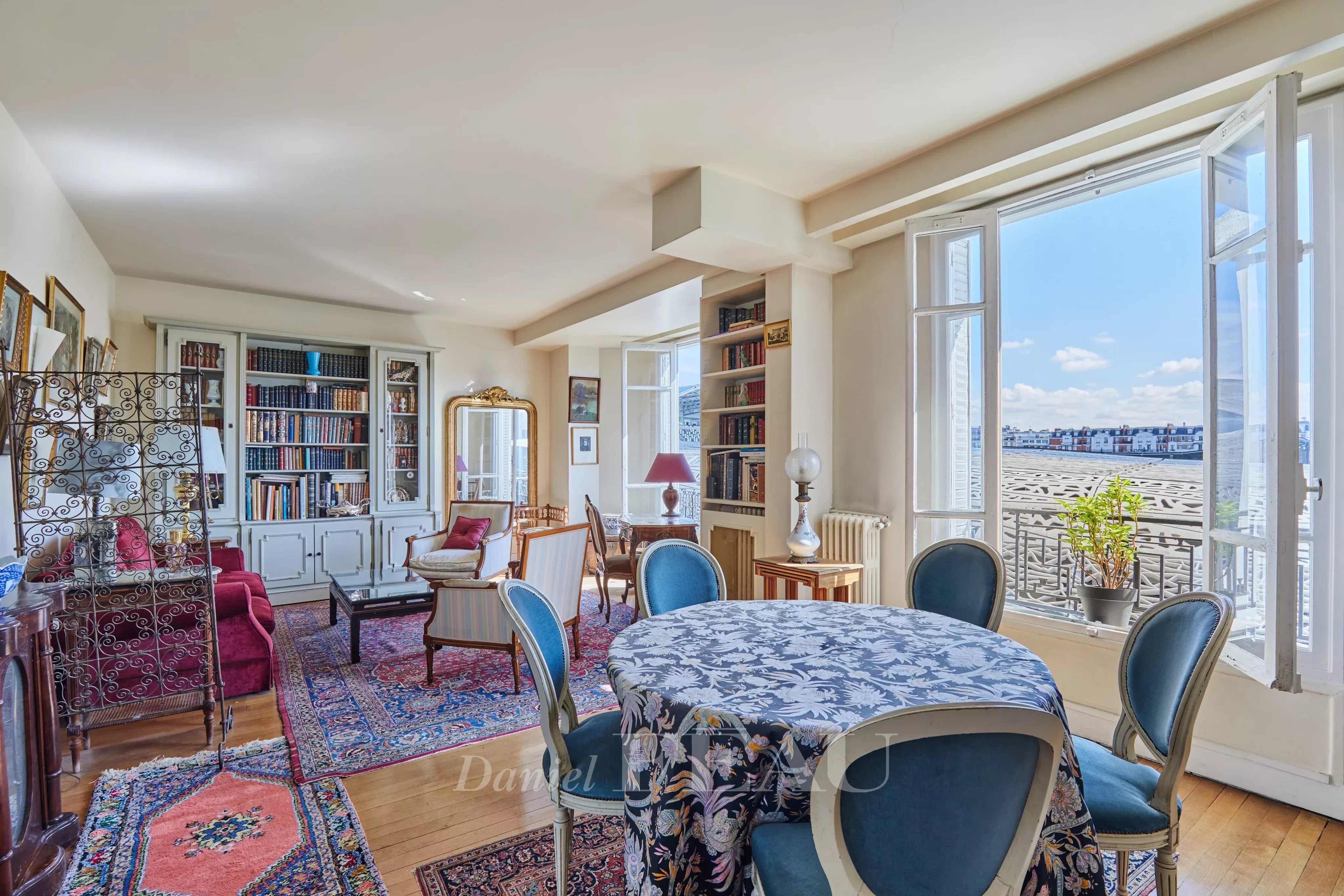 SEJOUR LUMINEUX PARQUET 