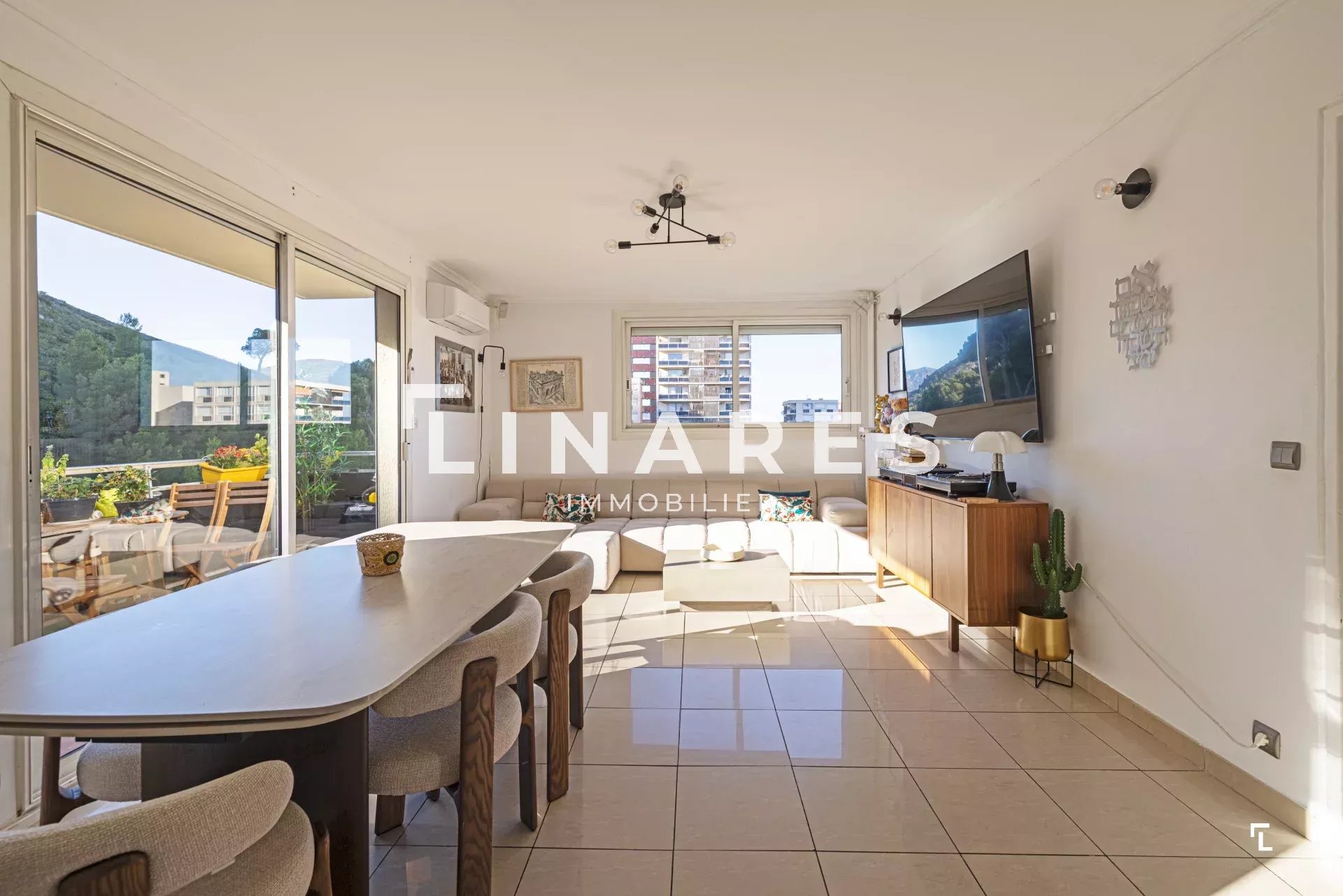 Appartement T4 de 79 m2 avec terrasse - 13010