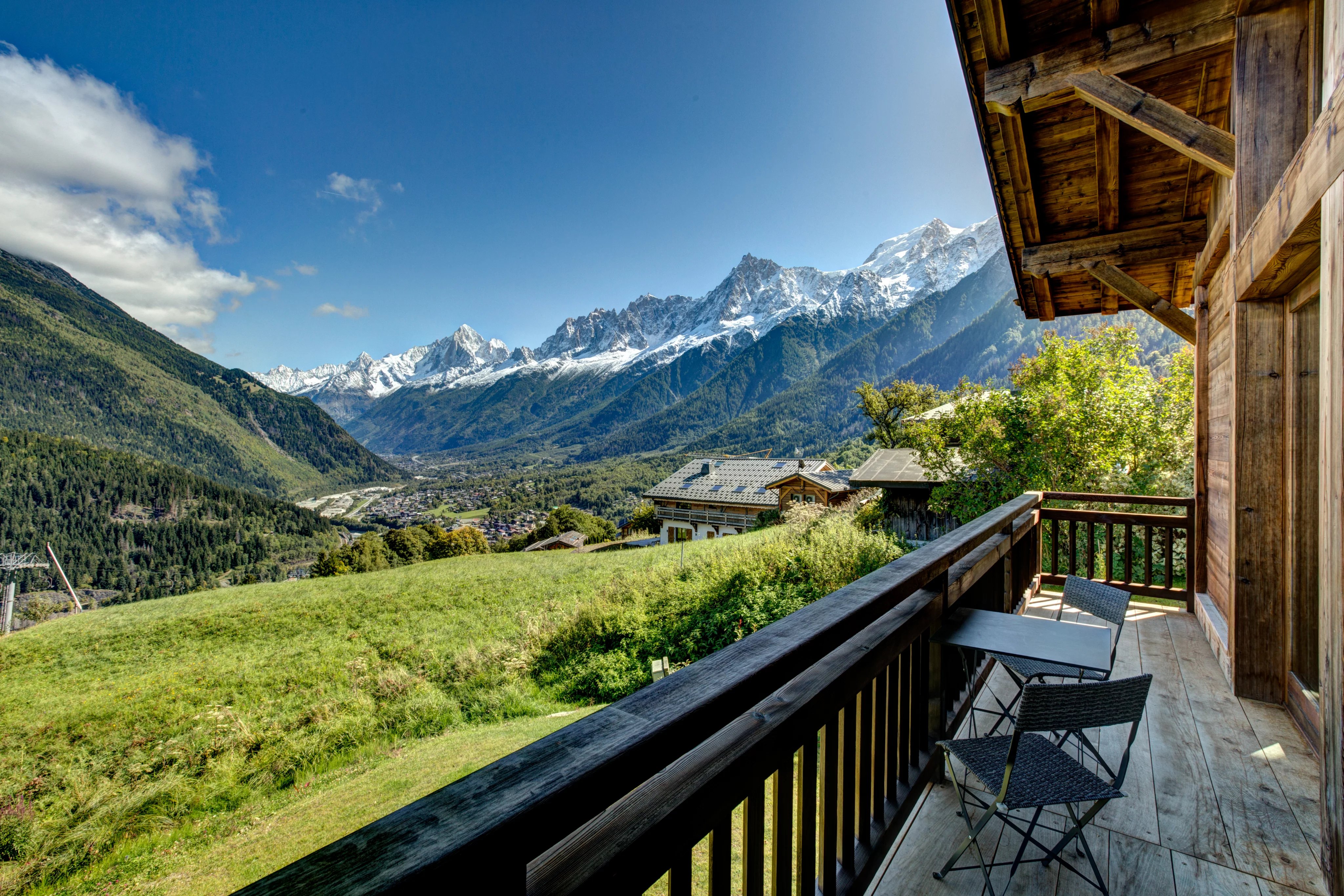 Photo of LES HOUCHES - An 8-bedroom chalet on the pistes