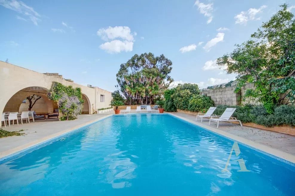 Luxurious 4-Bedroom Bungalow with Pool in Naxxar, Malta