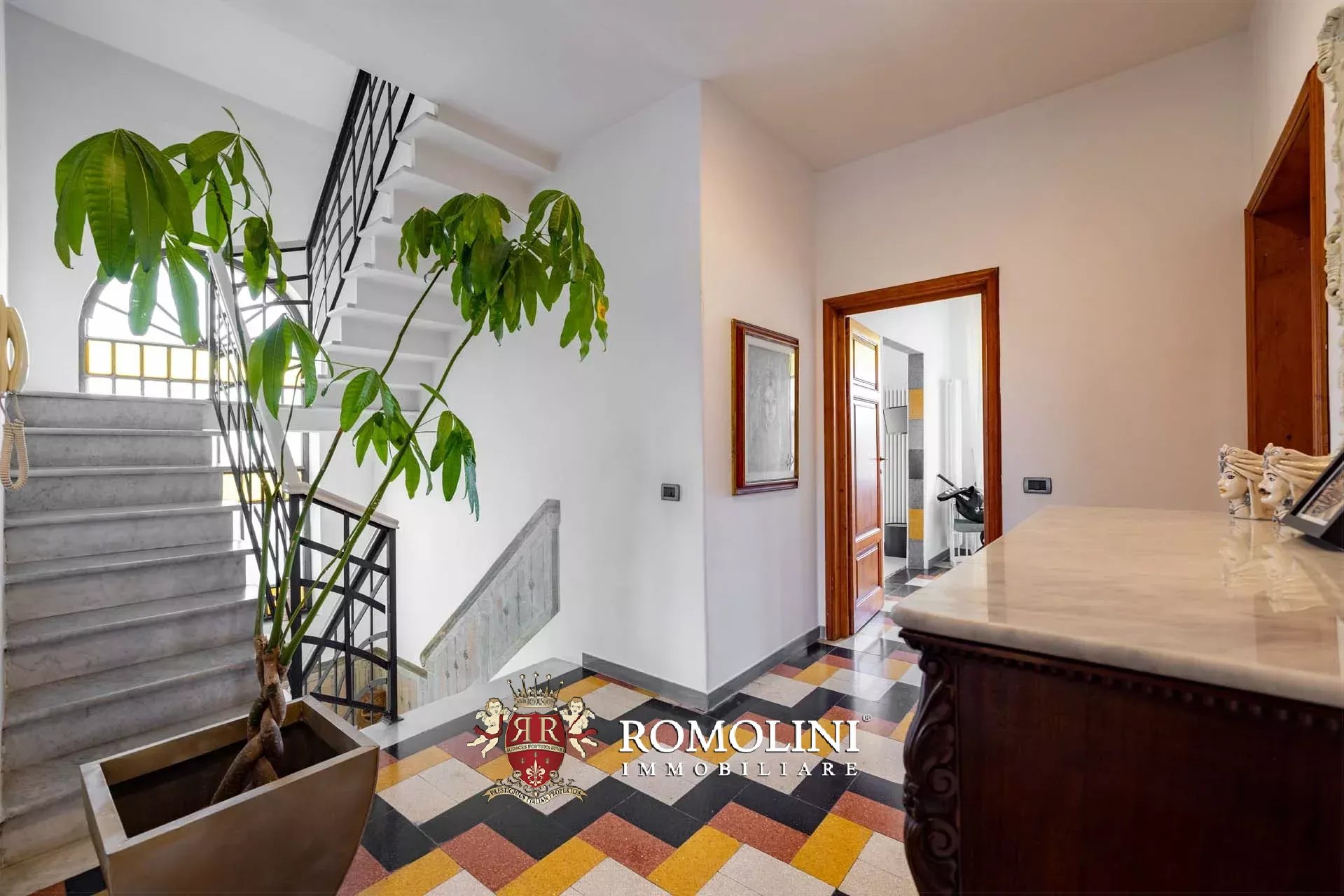6 Bedroom Villa/Townhouse's Image 41