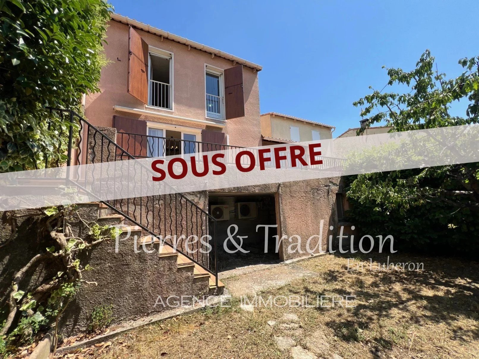 Semi-detached house with terraces and garden in Reillanne