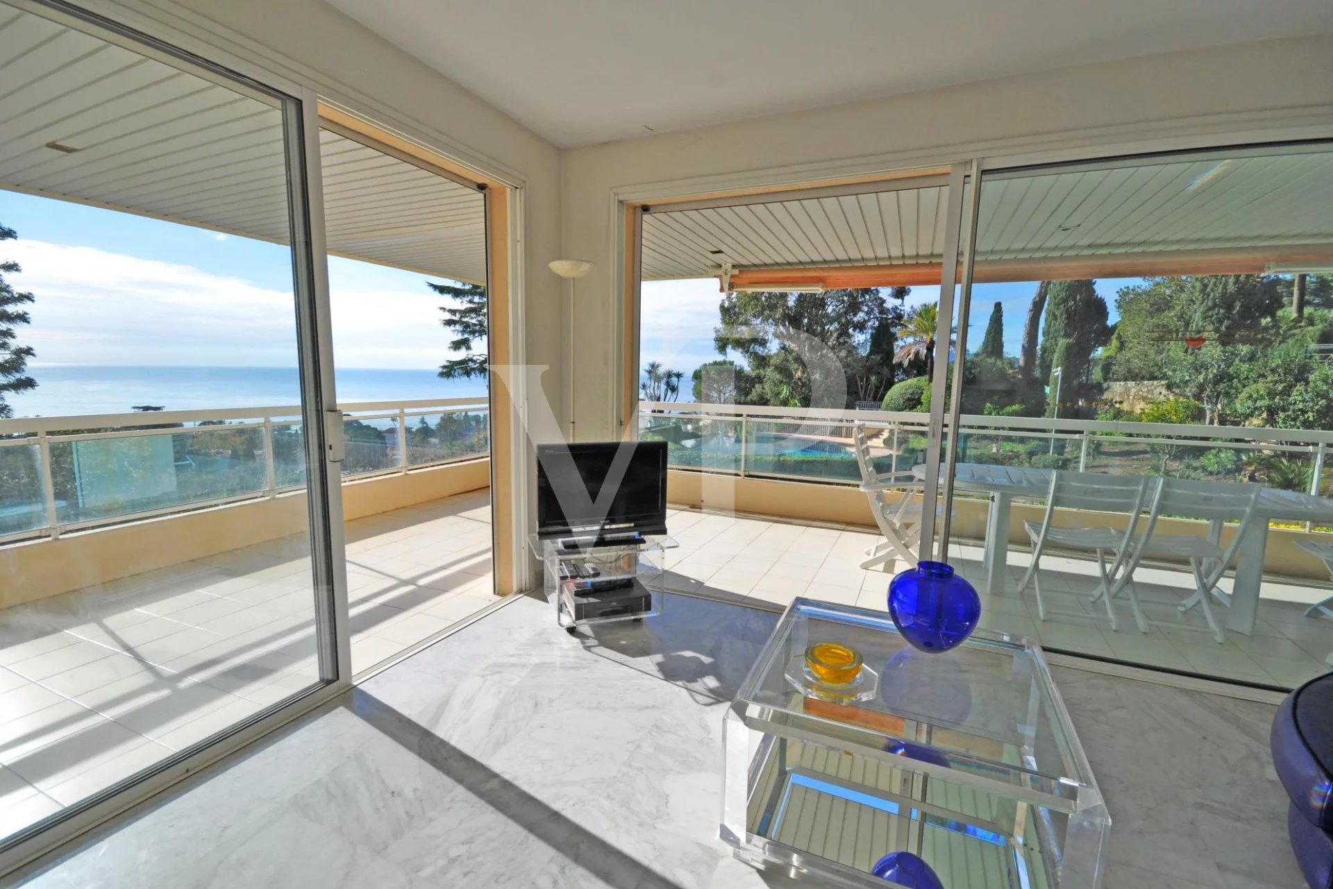 Corner Apartment with Expansive Terrace and Panoramic Sea Views – Croix des Gardes