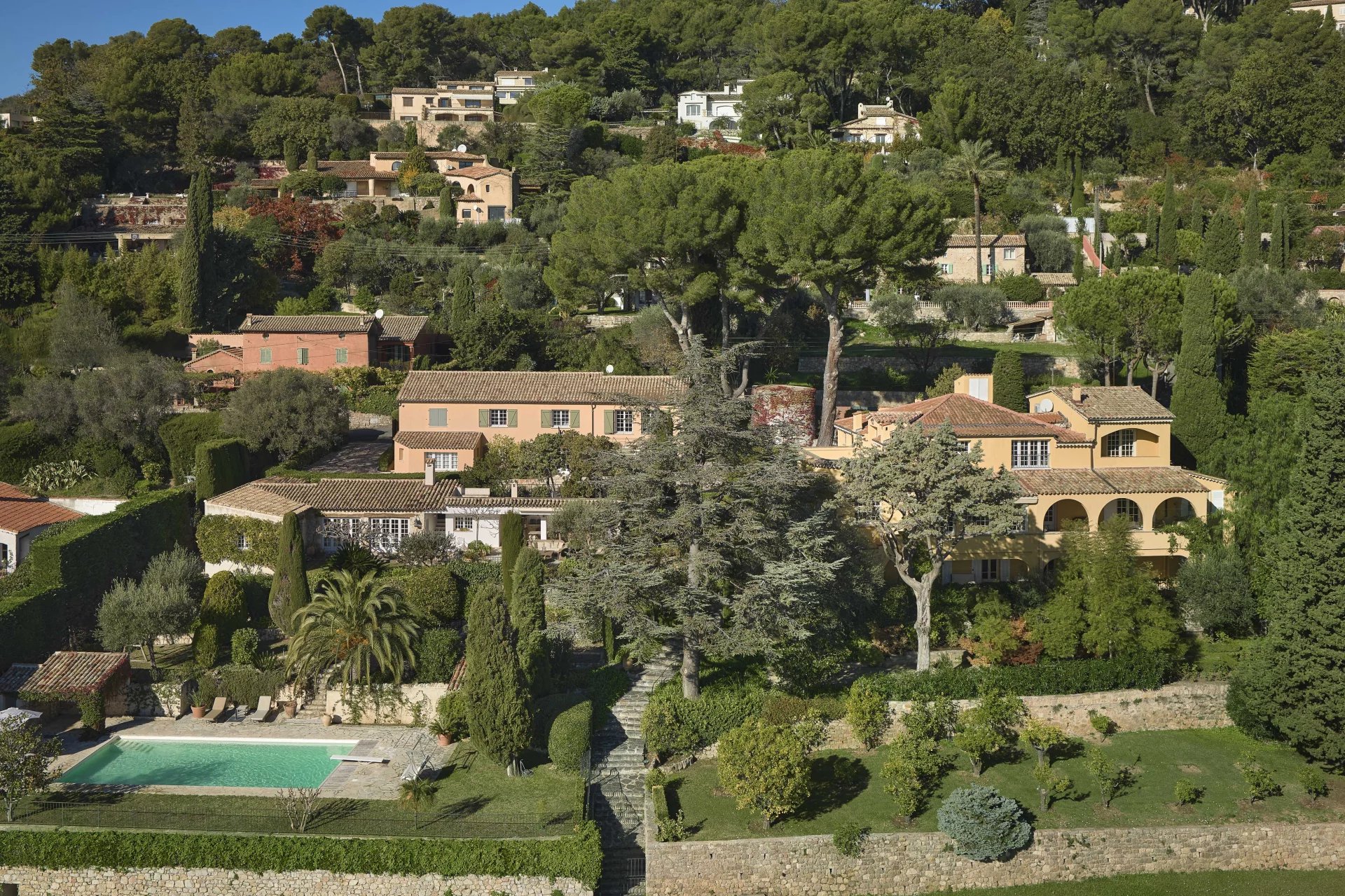 06250 MOUGINS VILLA