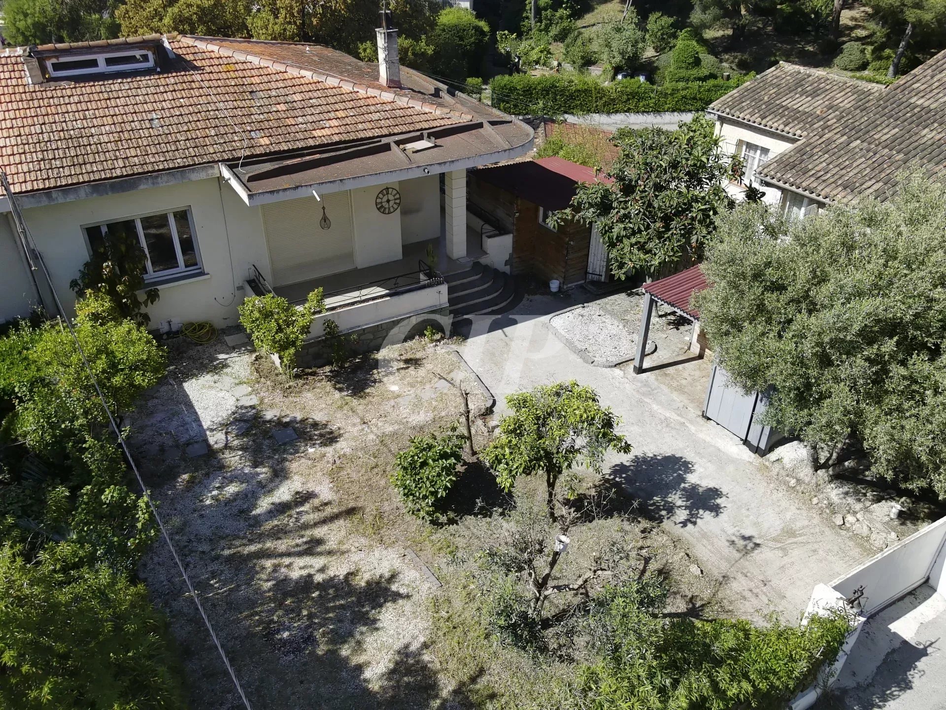 MAISON T6 AVEC POTENTIEL ET RENTABILITÉ