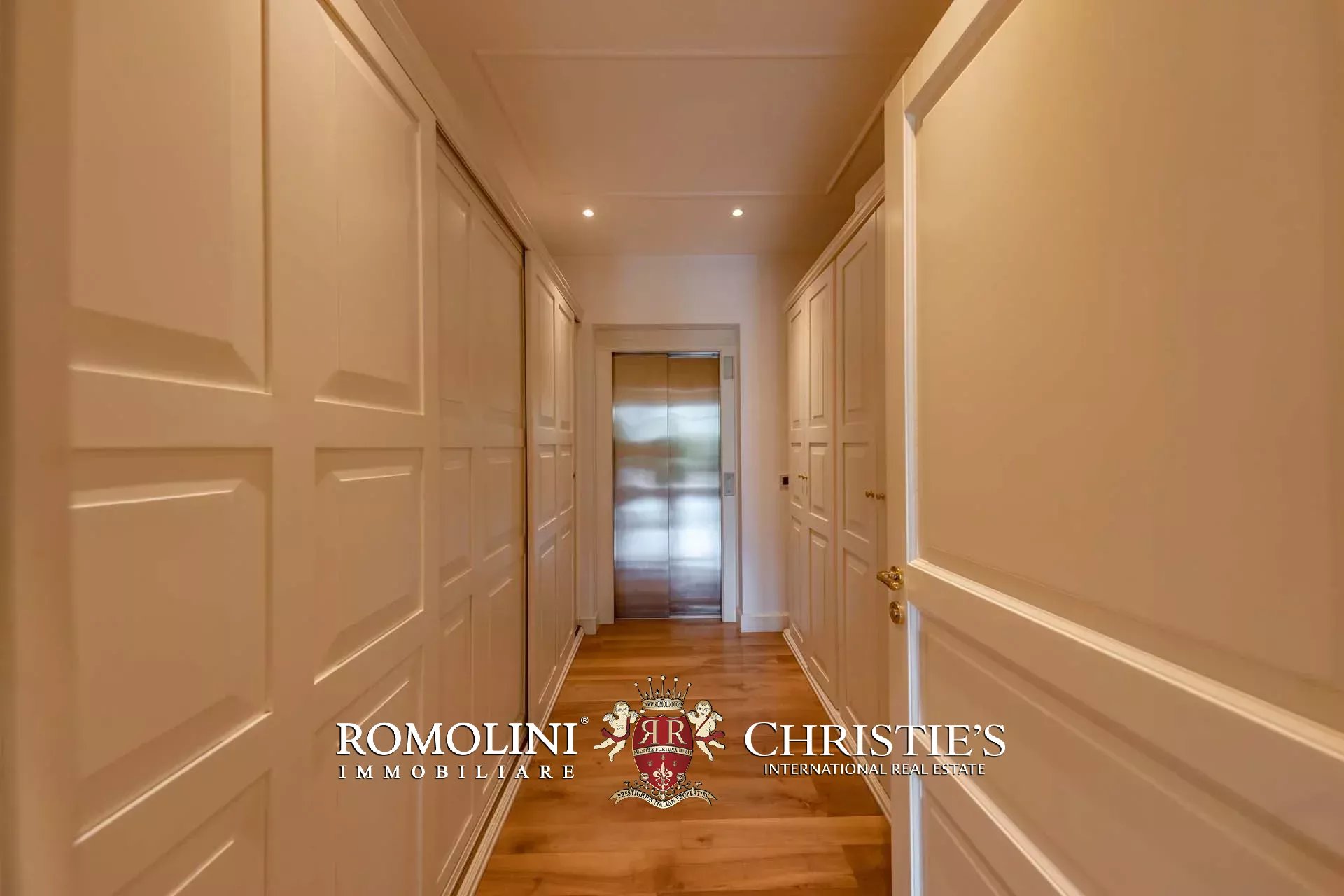 10 Bedroom Villa/Townhouse's Image 19