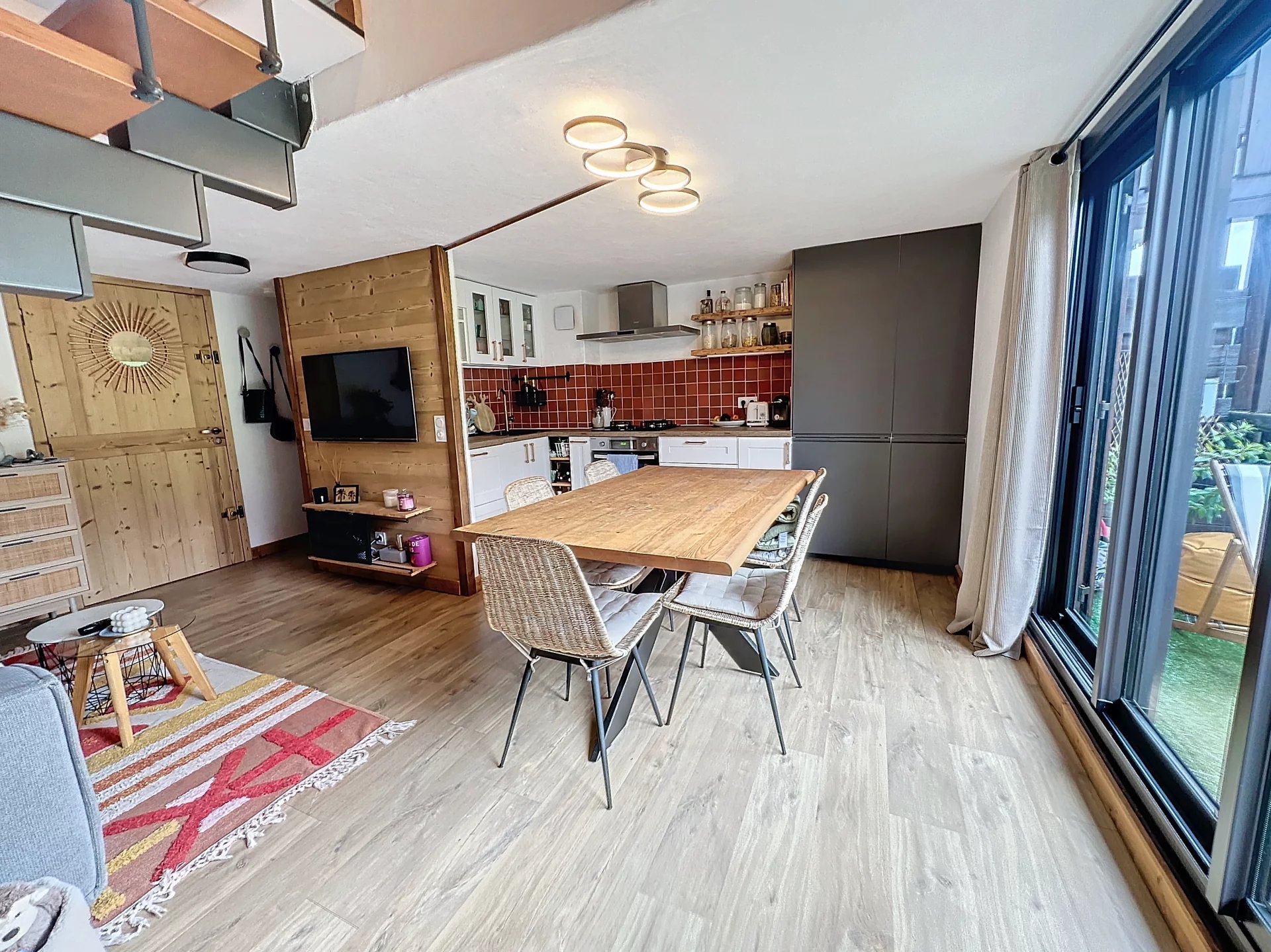 Duplex de deux chambres rénové - exposé sud avec garage à Praz sur Arly (74120)