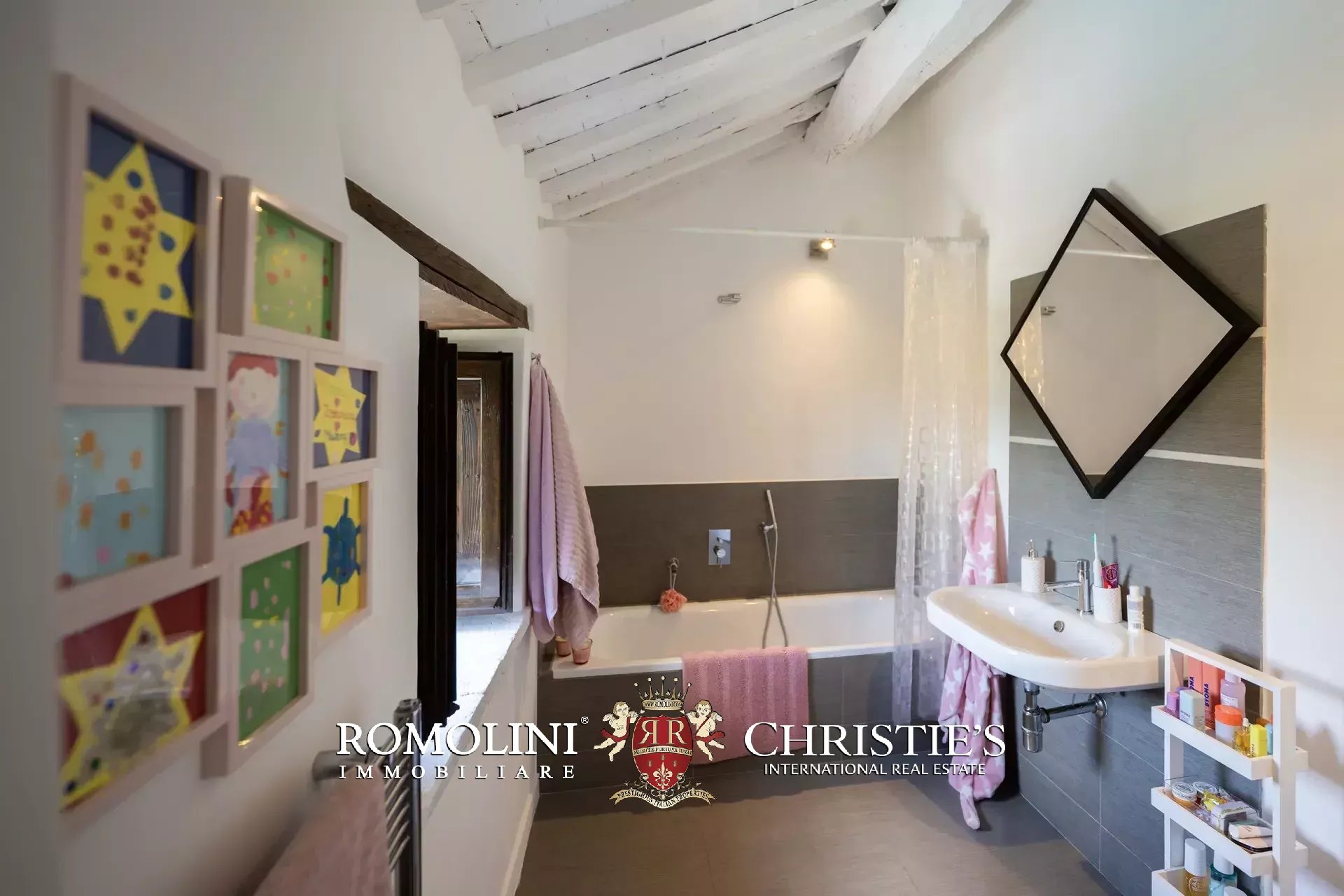 6 Bedroom Villa/Townhouse's Image 54