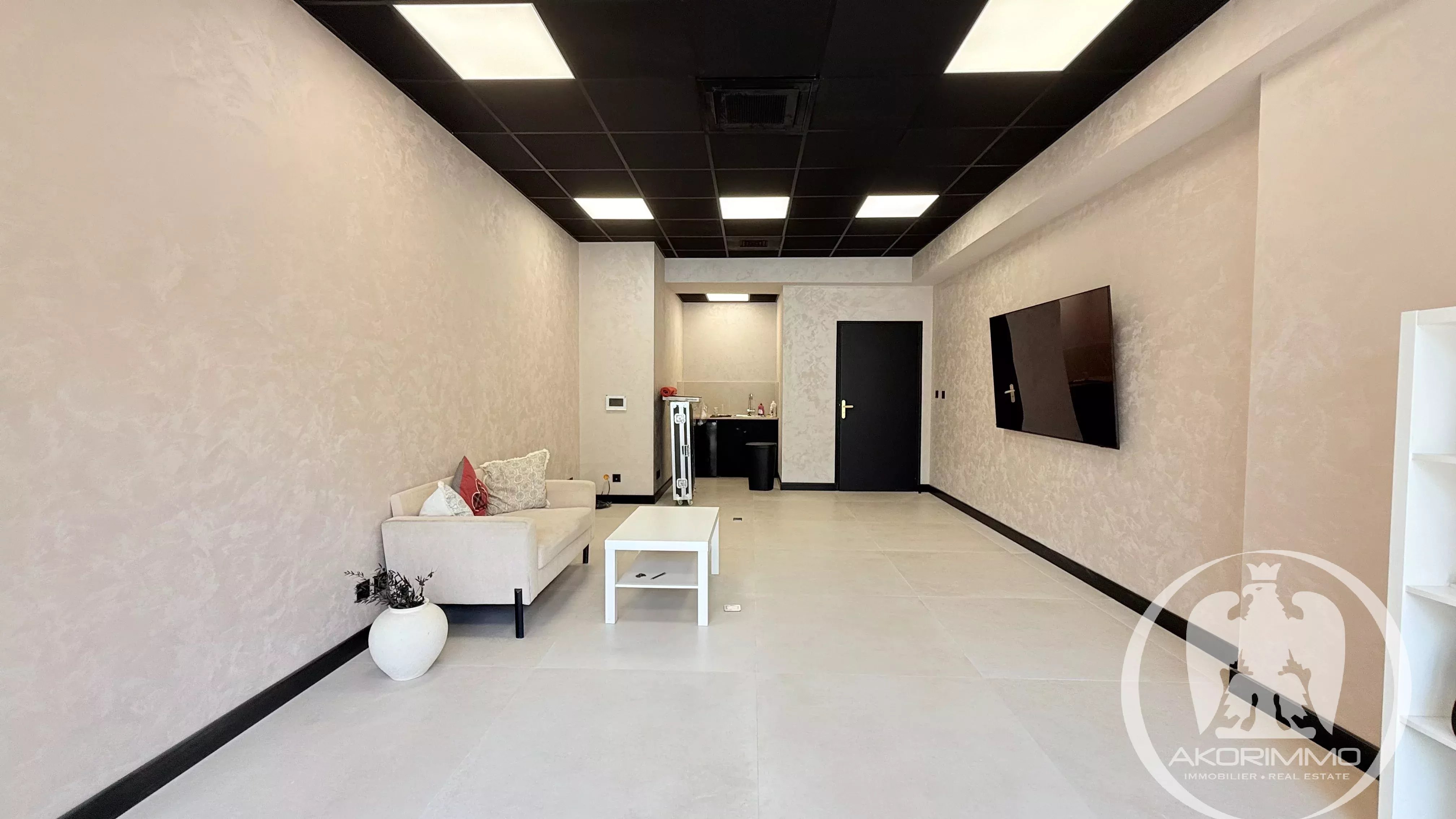 Comercio/Oficina  - 2 piezas  - 77.0 m2 -