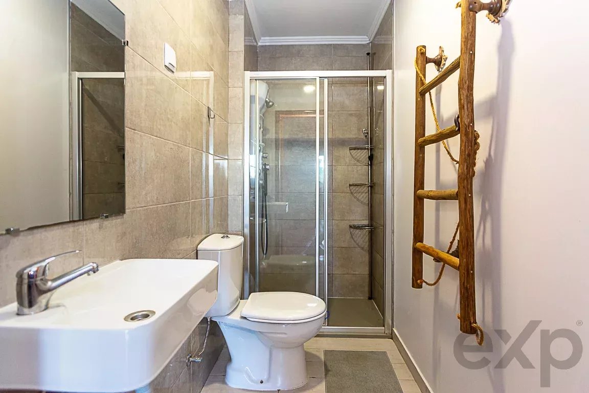 Three-bedroom house with potential for rental income – Gambelas, Montenegro 86834316 image 8