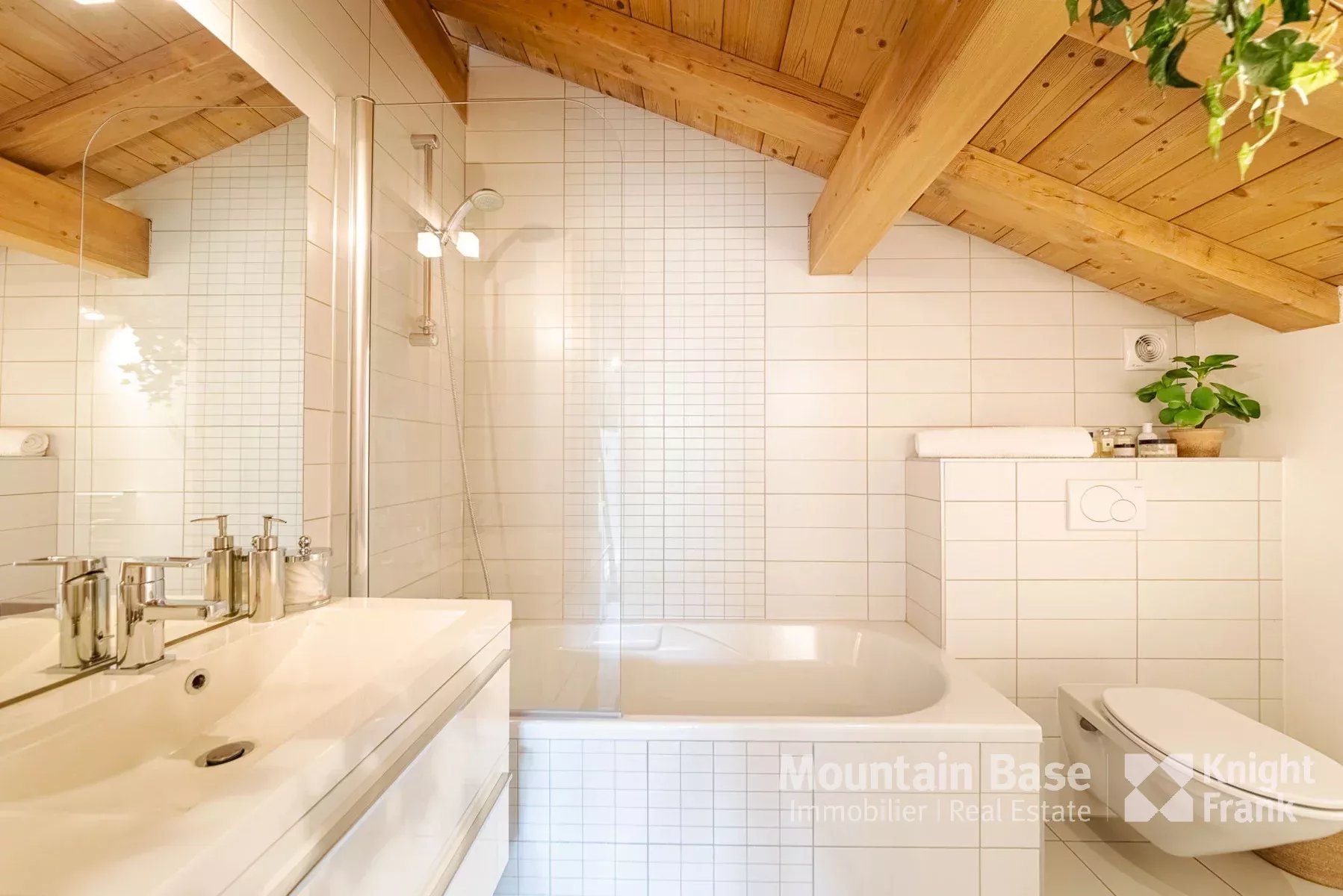 Photo of Stylish 5 bedroom chalet in central Morzine