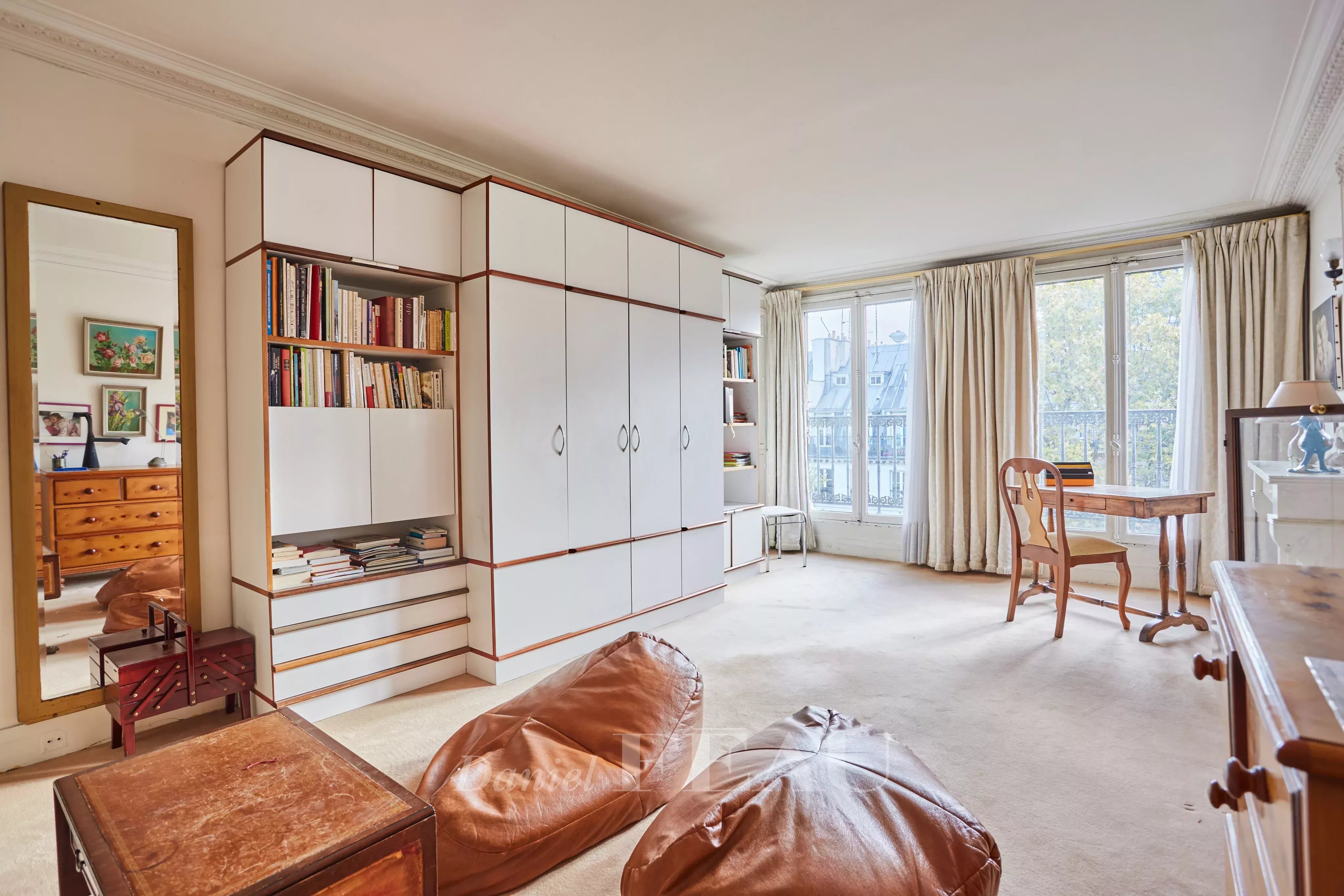 Sale Apartment Paris 8th