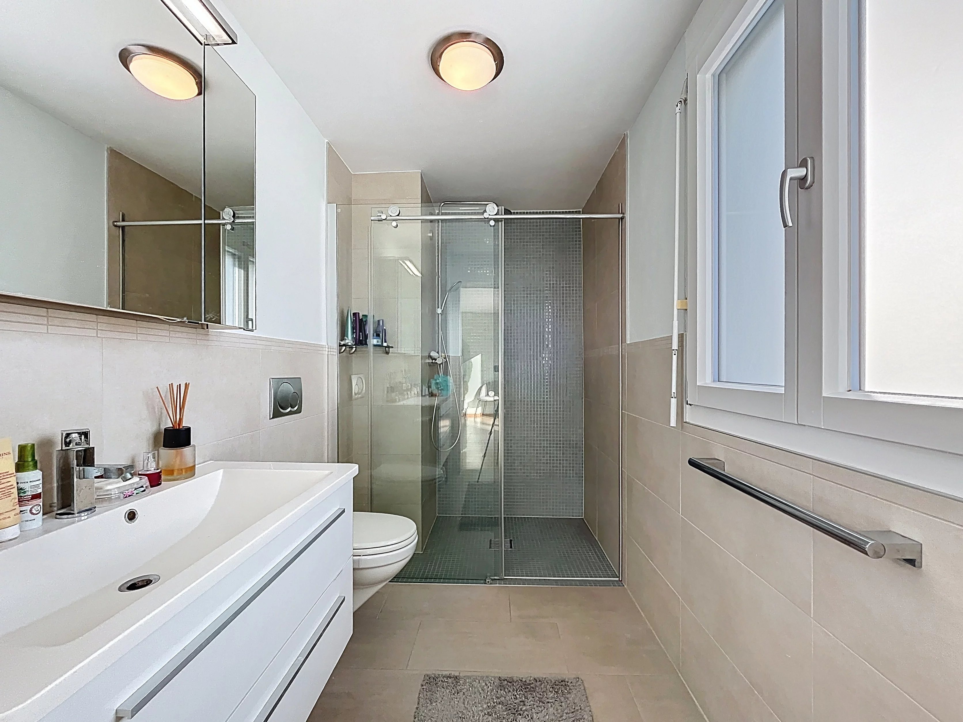 Villa lumineuse proche École Internationale