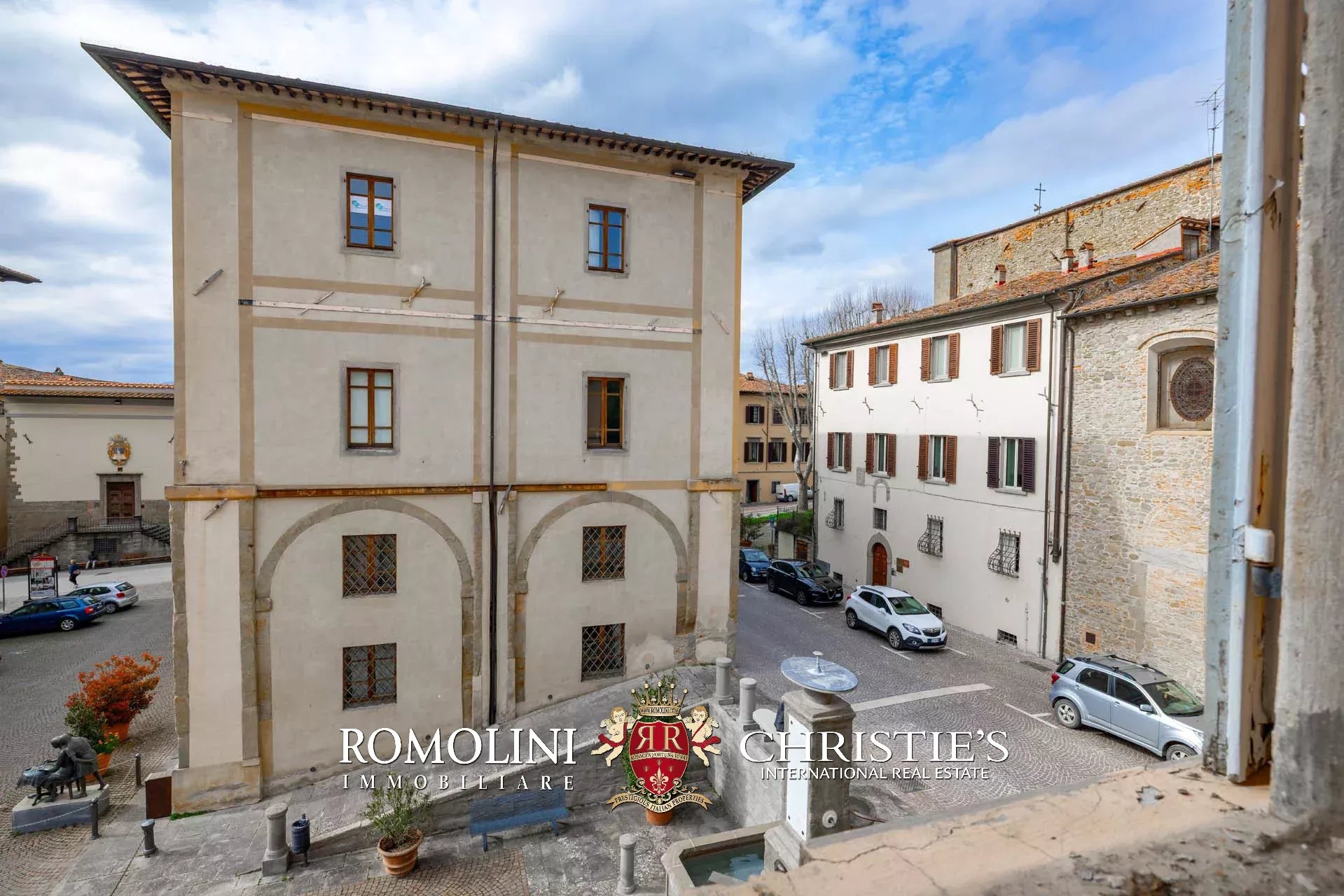 8 Bedroom Villa/Townhouse's Image 43