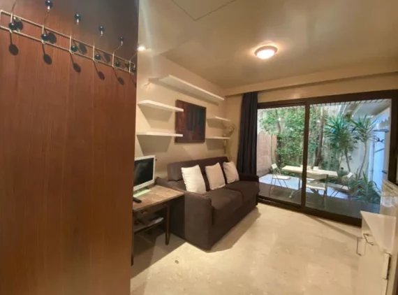 Beverly Palace, Moneghetti