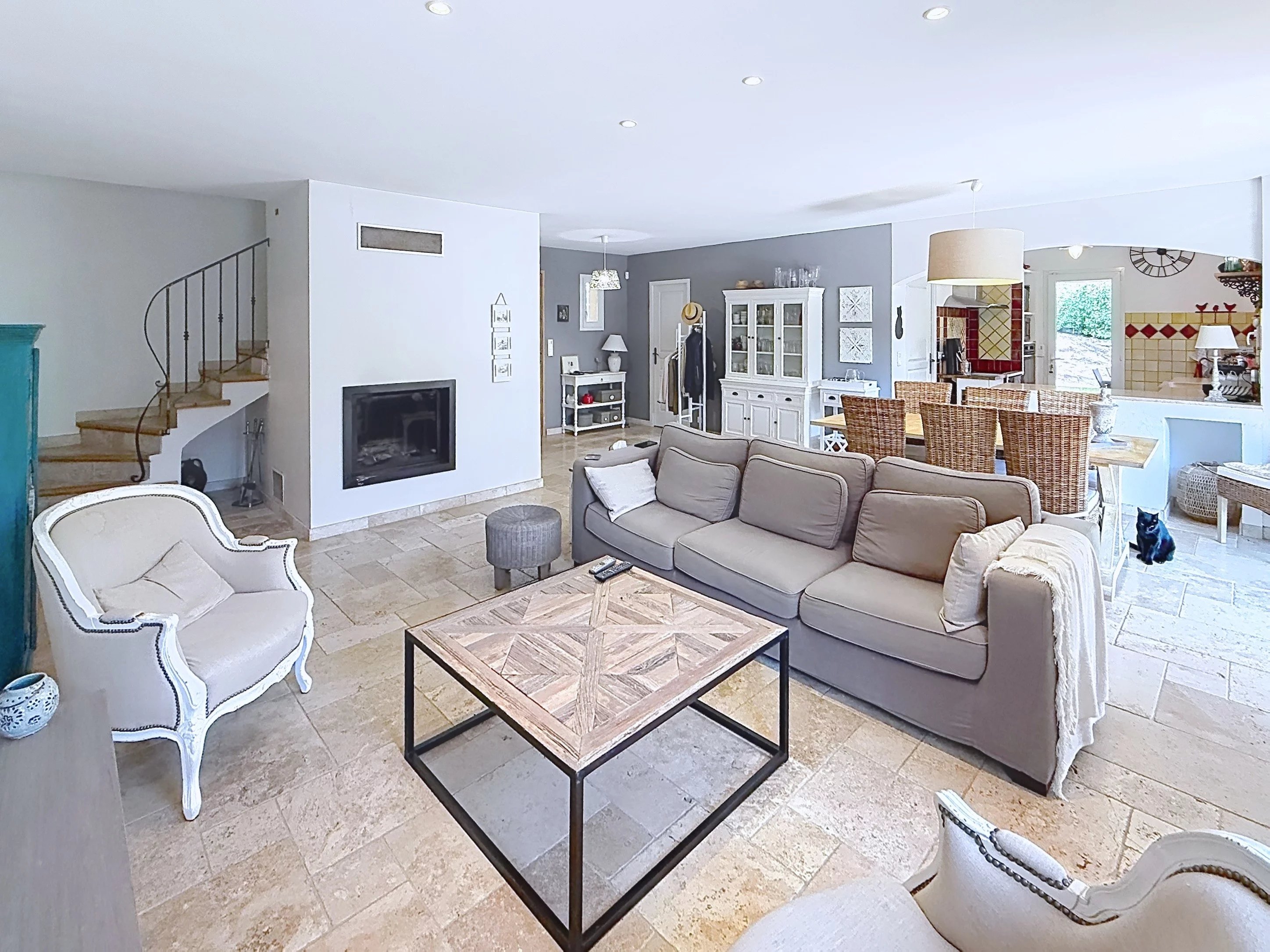Elegant 4-Bedroom Villa with Pool in Carcès, France