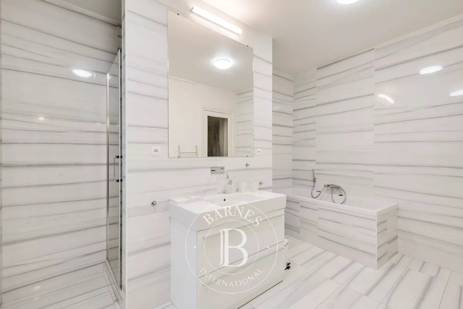 Daire Paris 8ème - picture 12