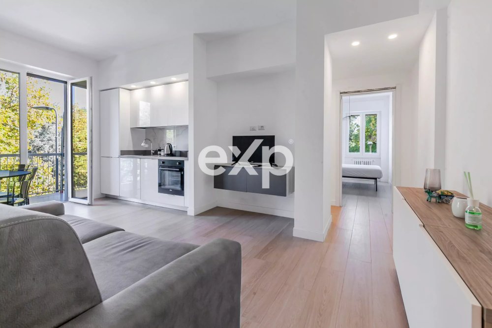 SAN SIRO TRE LOCALI RISTRUTTURATO A NUOVO E ARREDATO