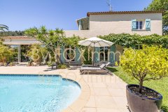 EXCLUSIVITY! Charming House with Pool in La Colle-sur-Loup — photo 1 of 7