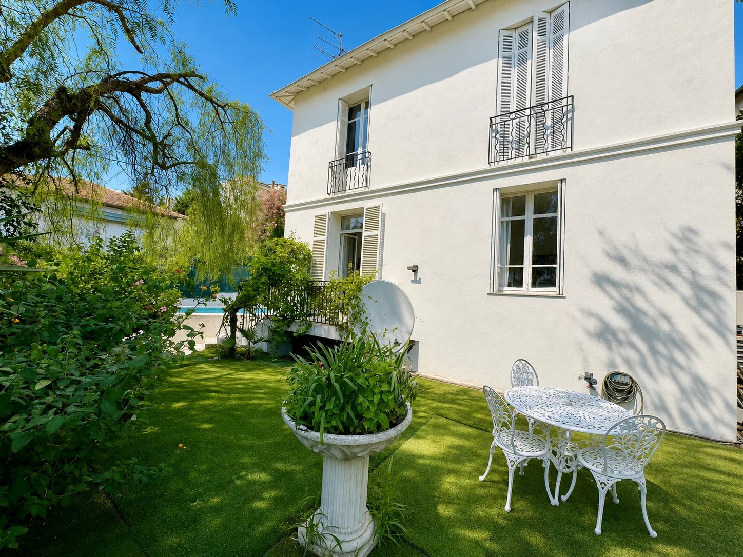 MAISON DE CHARME 180m2 CENTRE JARDIN PISCINE PARKING