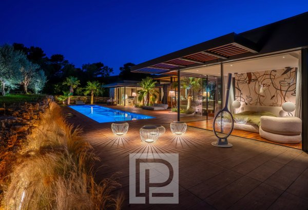 Exceptional Contemporary Property in the Heart of a Private Estate — photo 3