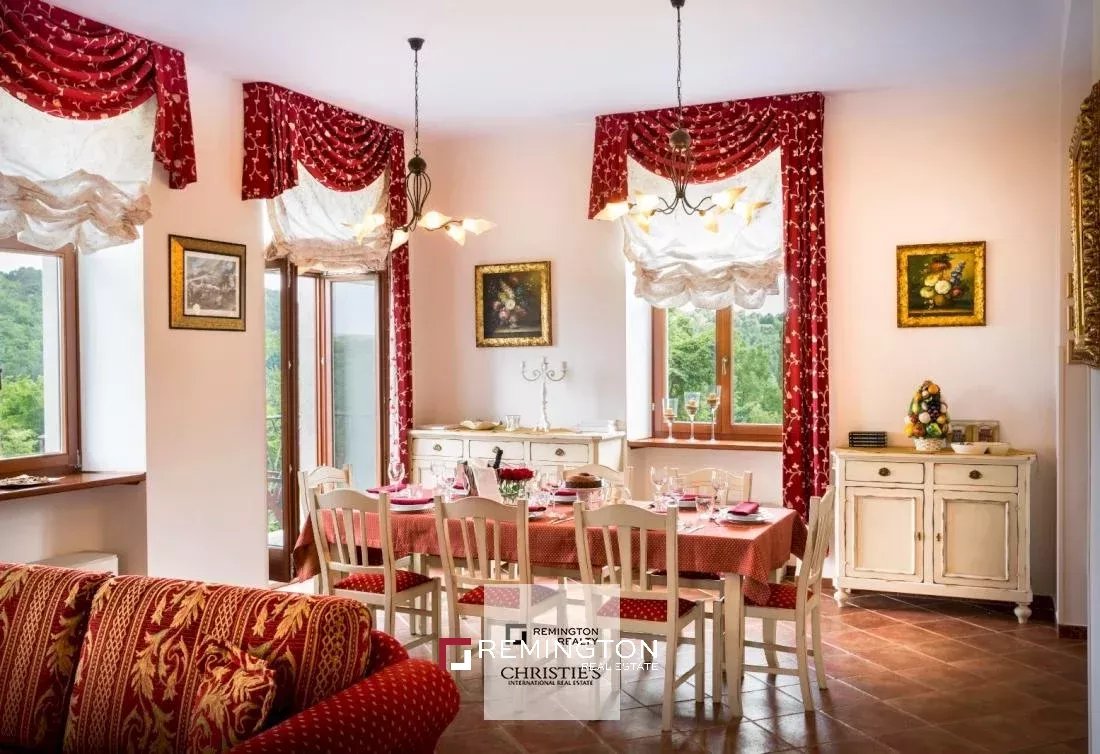 6 Bedroom Villa/Townhouse's Image 6