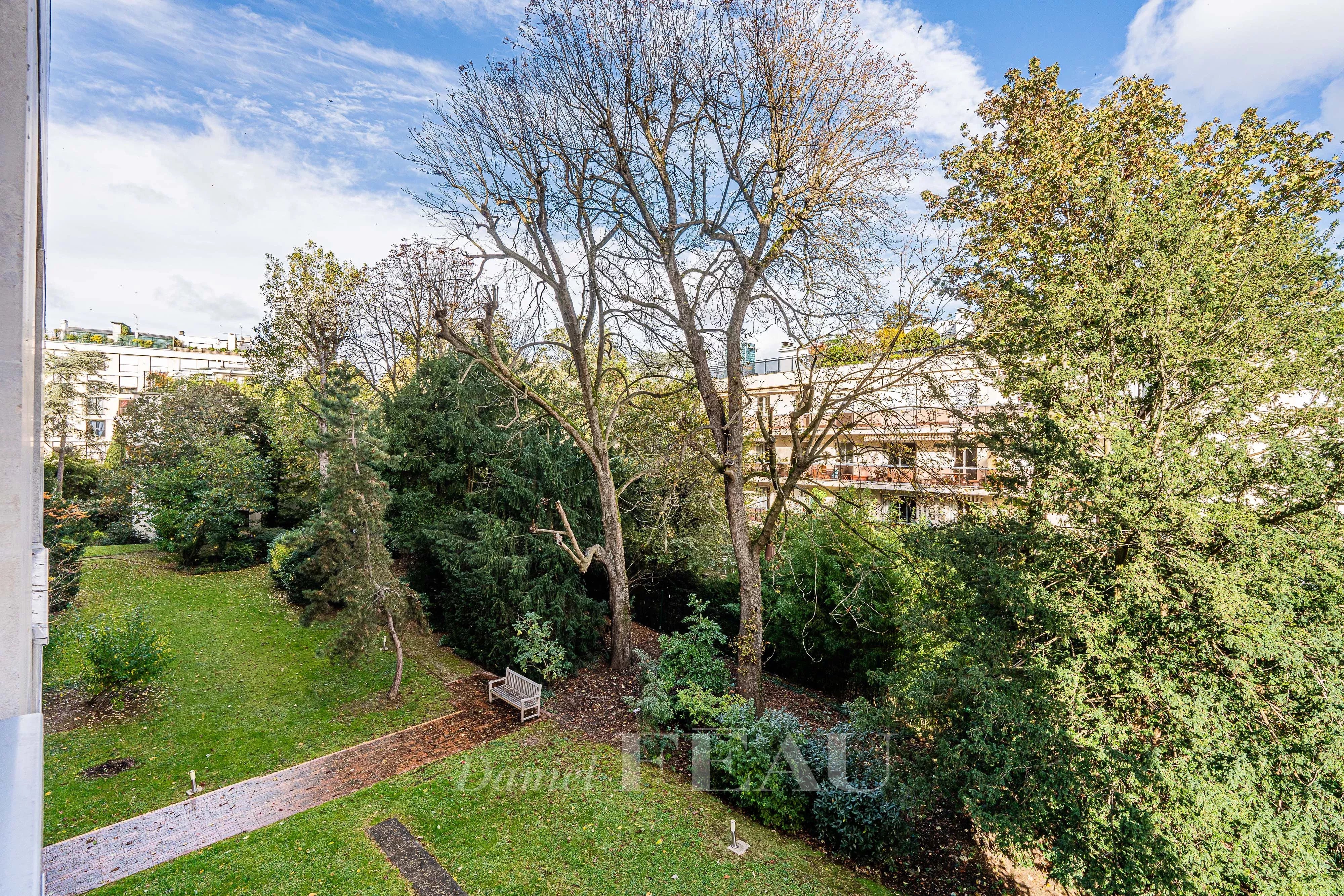 Neuilly-sur-Seine  -  A 4-bed family apartment