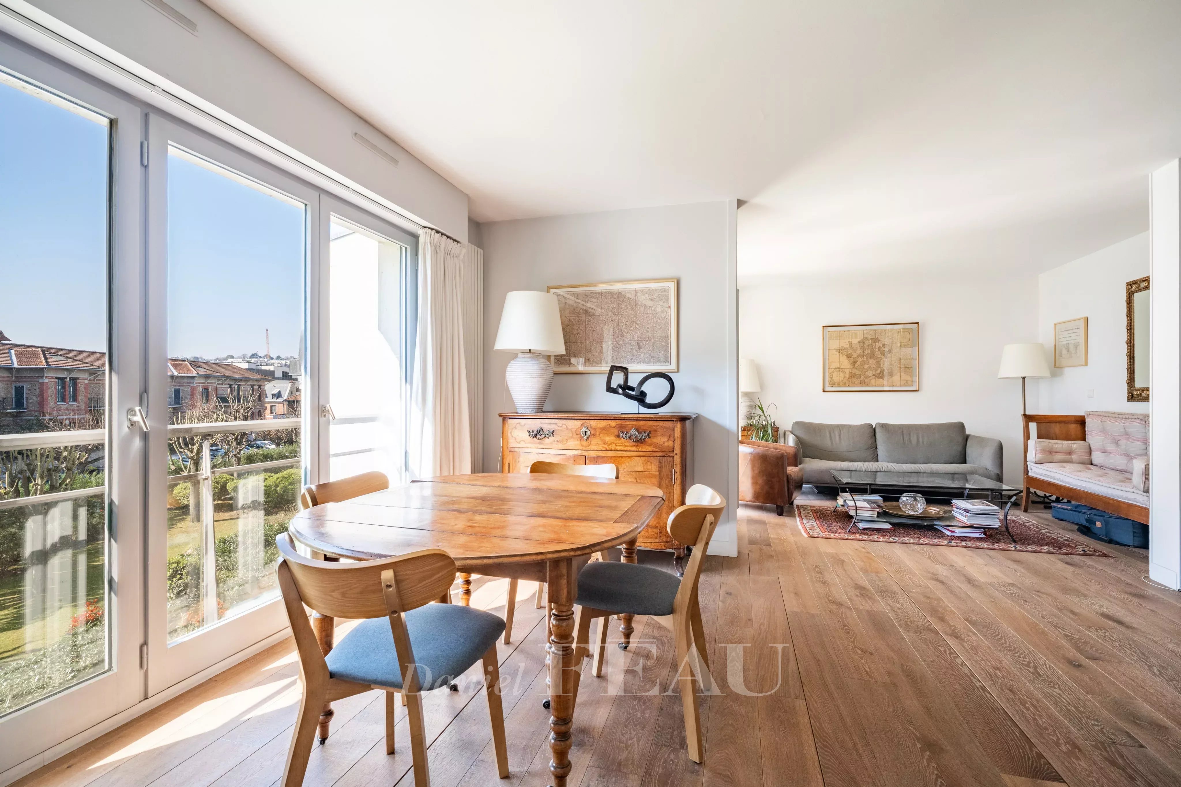 BOULOGNE NORD - Parc Rothschild - Balcon - Soleil et verdure.