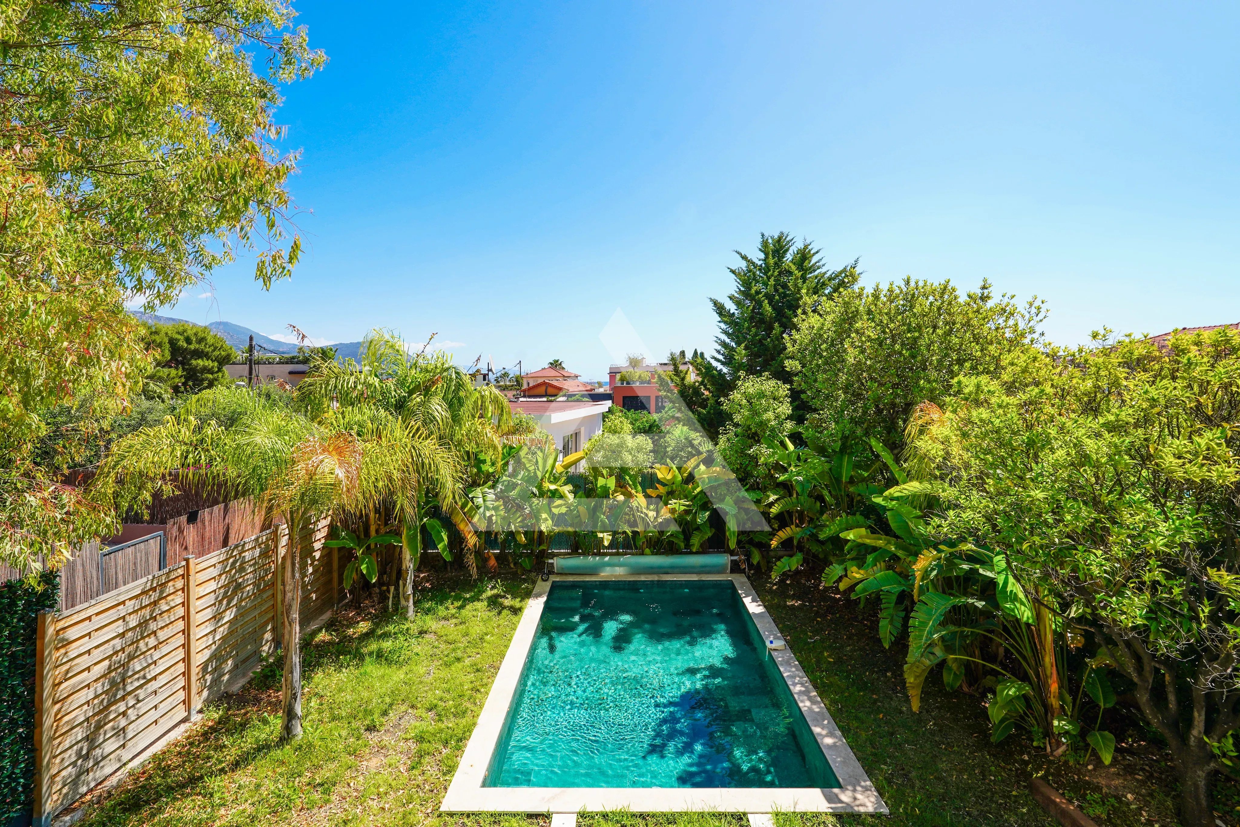 SAINT-JEAN-CAP-FERRAT - APPARTEMENT/VILLA - STATIONNEMENT