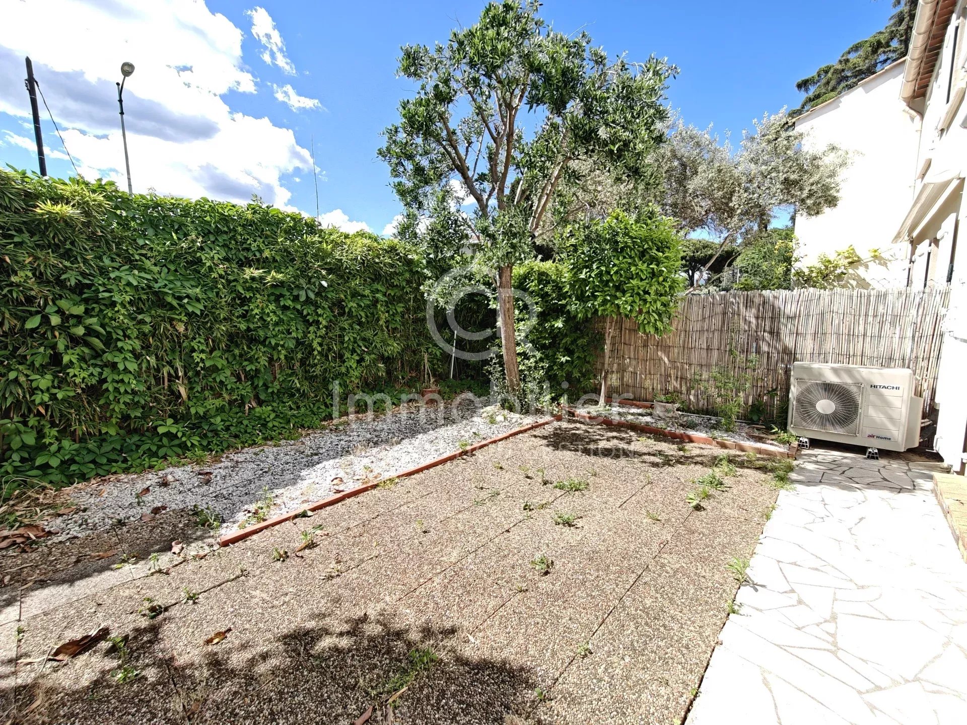 MAISON JUMELEE 89 M²  + GARAGE ET PARKING