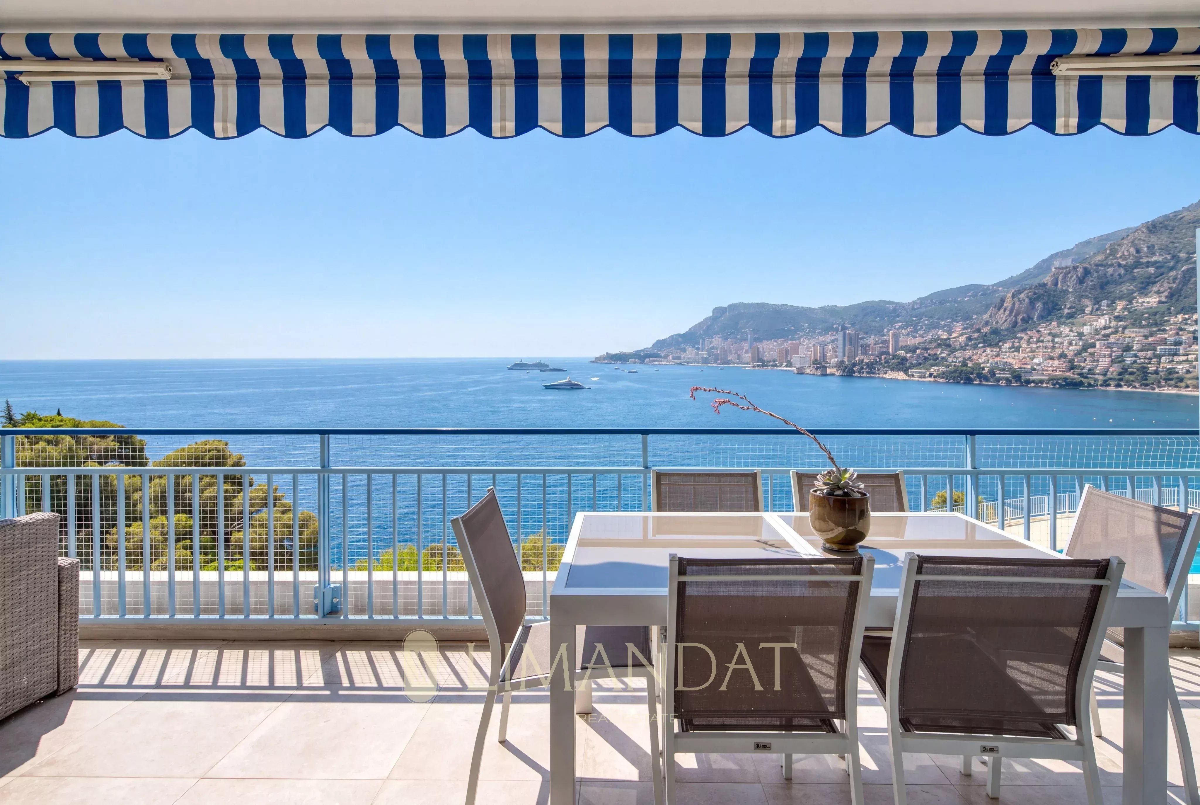 Exclusivité – Cap Martin | Un panorama d'exception entre ciel, mer et Monaco, 3 pièces 88 m2, terrasses 30 m2, garage 23 m2
