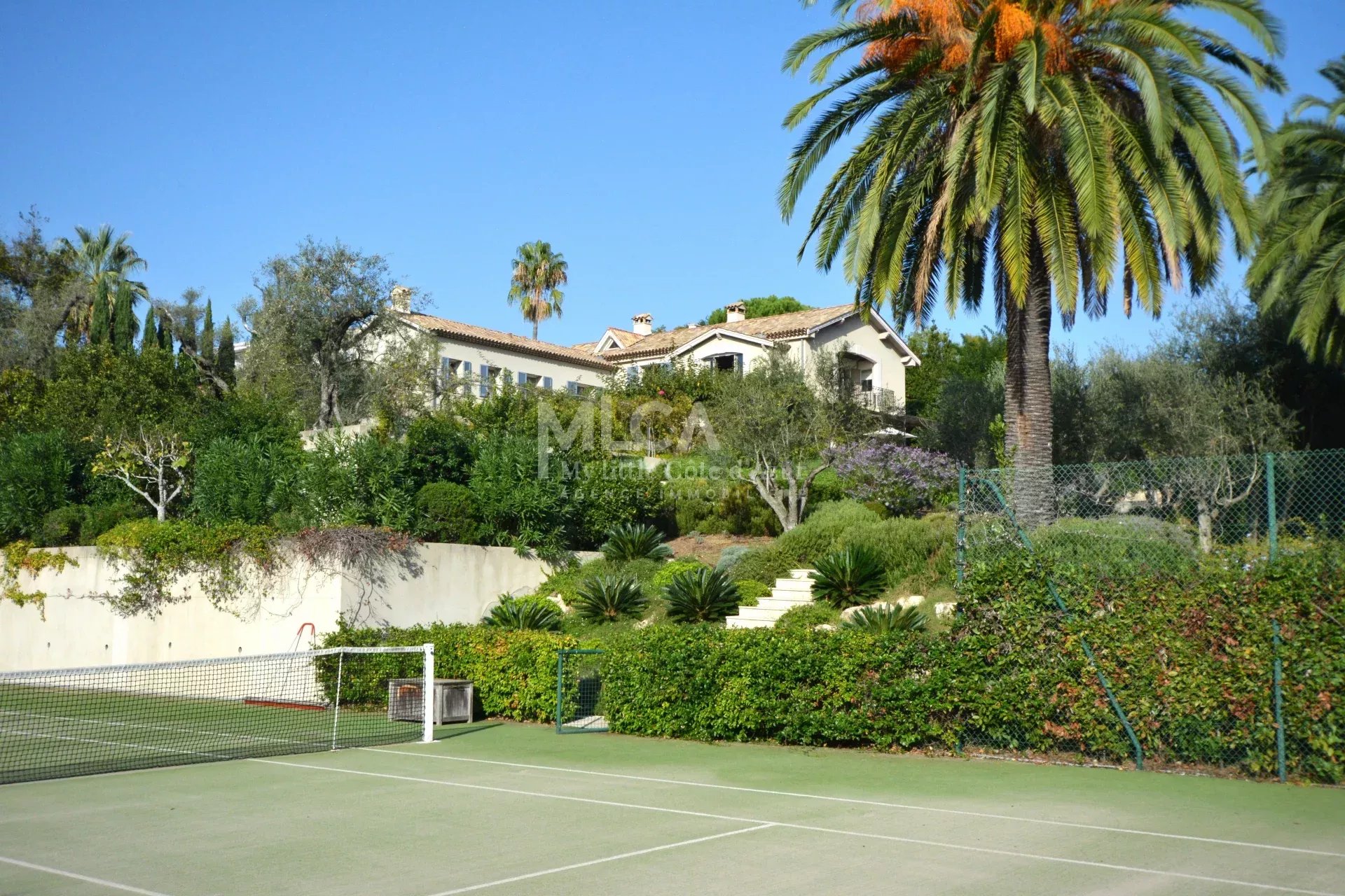 CAP D'ANTIBES - VERSANT OUEST - VILLA AVEC TENNIS