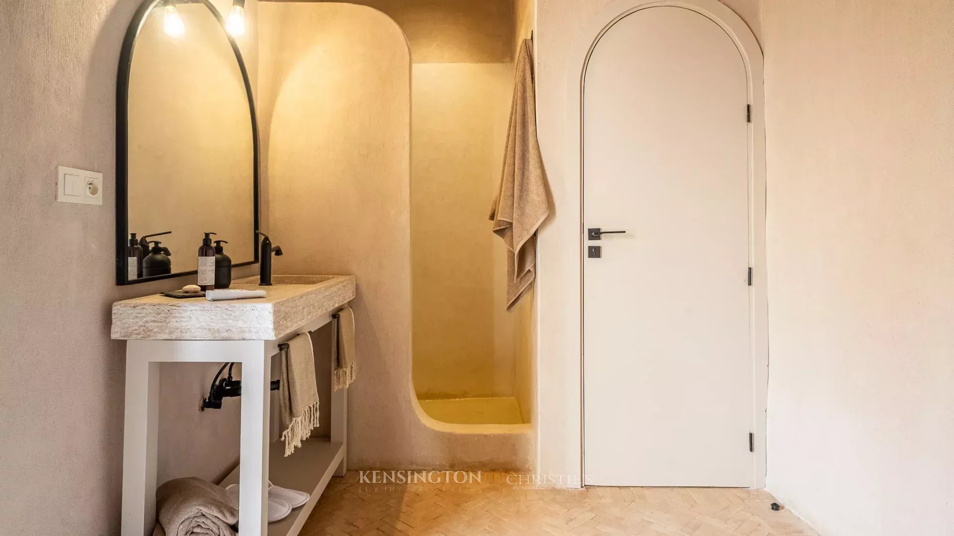 5 Bedroom Villa/Townhouse's Image 18