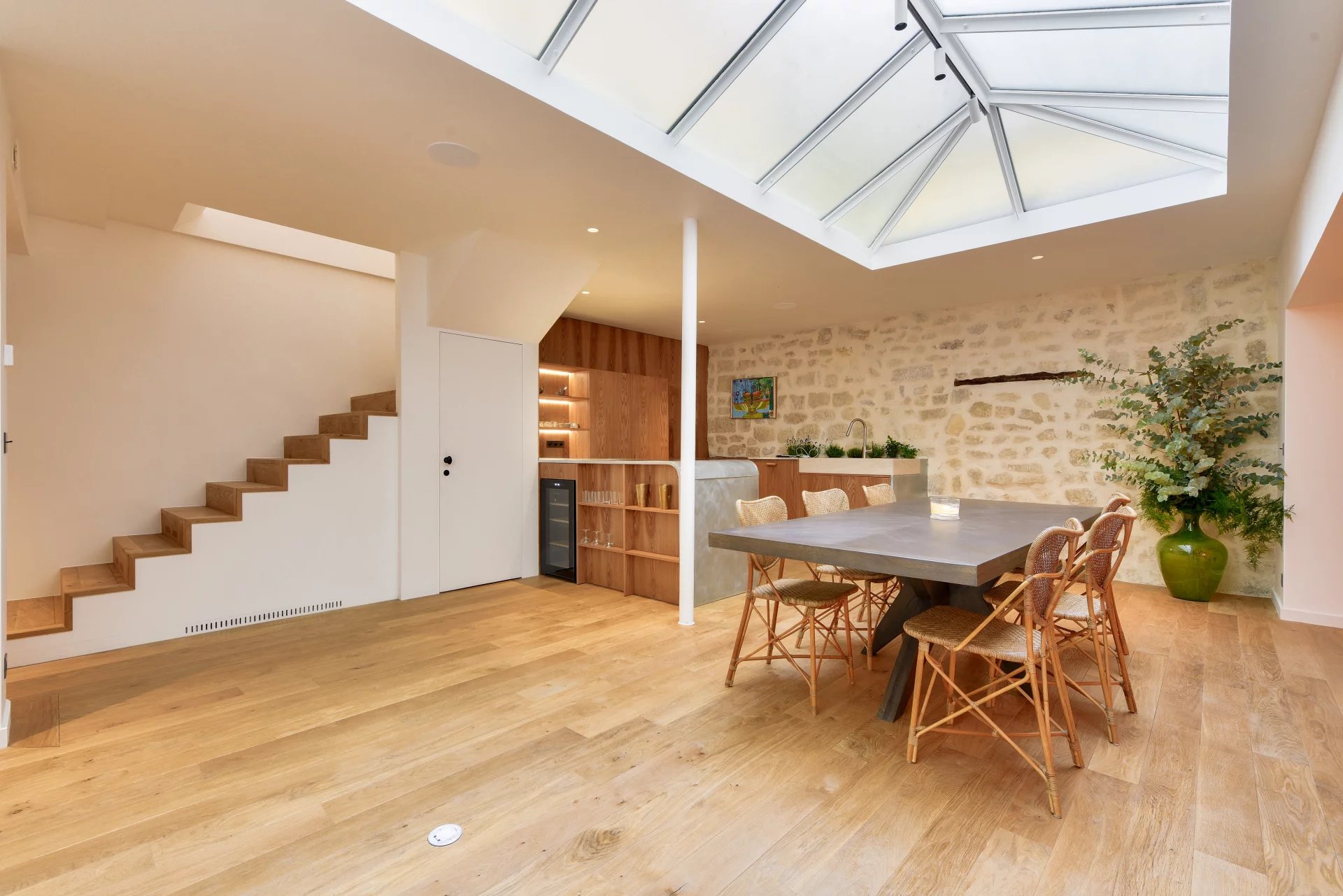 Rare – Odeon – Character House - Turnkey