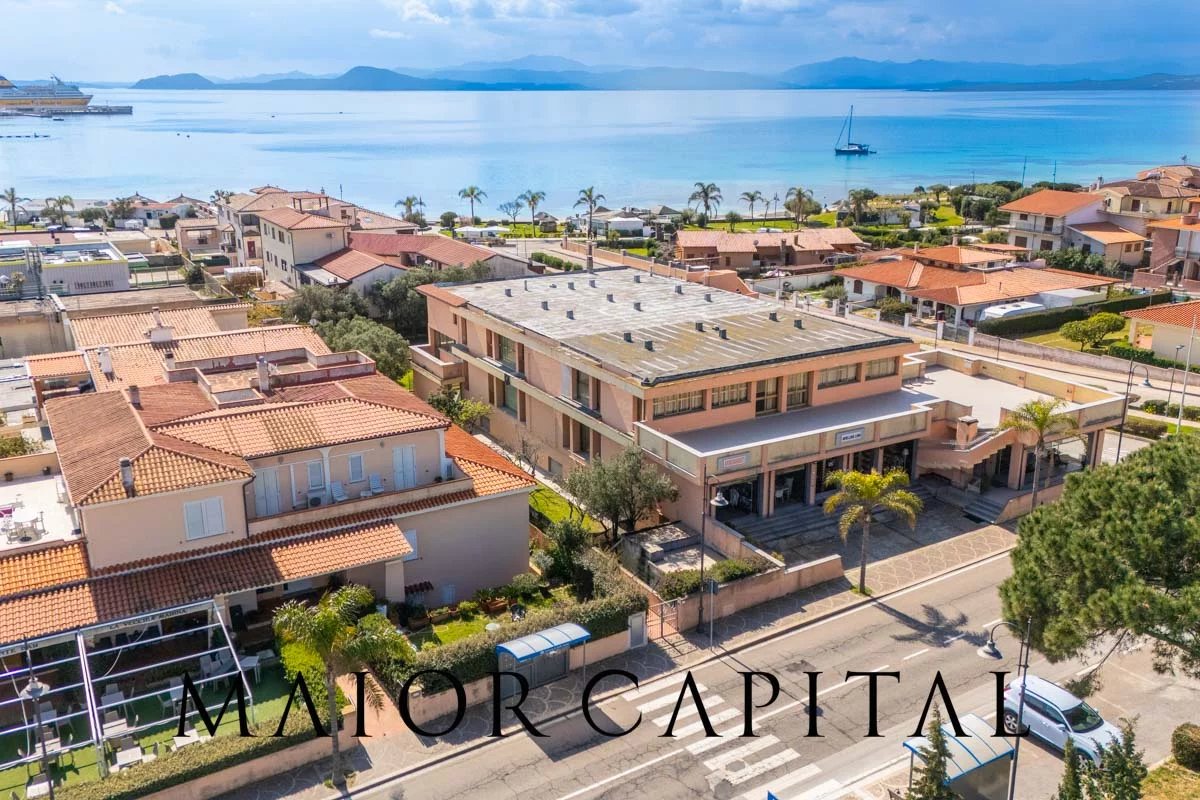 Golfo Aranci | Locale commerciale con splendida vista mare