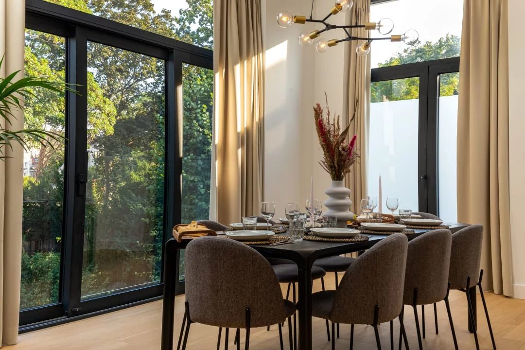 Stéphanie/Chatelain - 3 chambres meublé