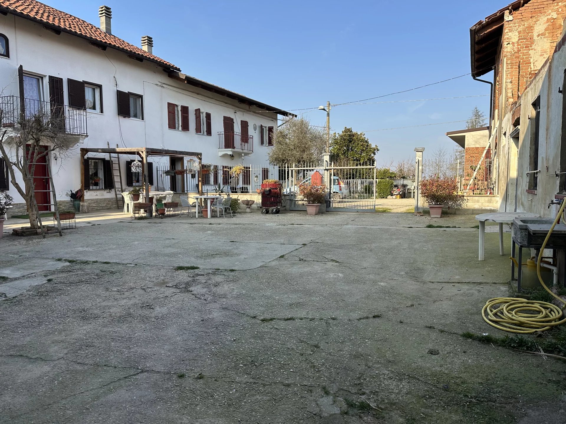 Località Martinetta, casa con cortile!