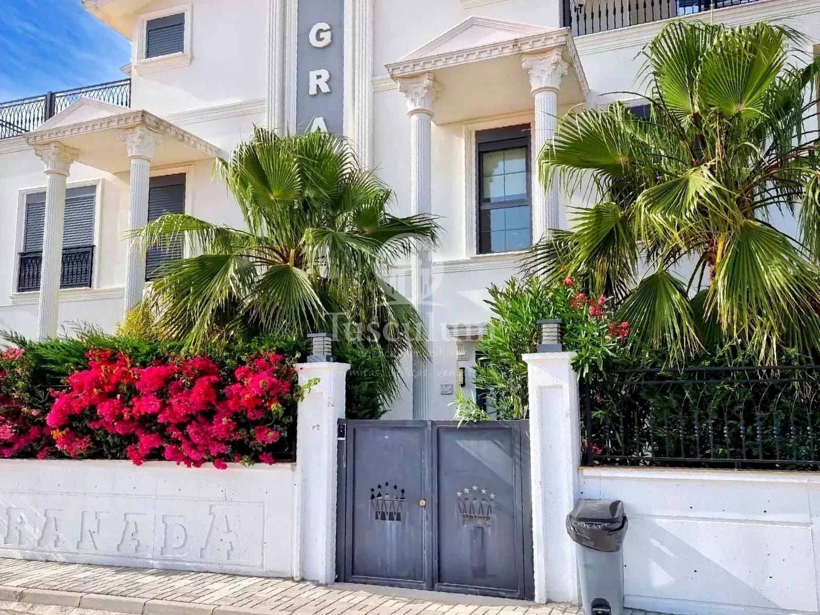 Maison meublée à vendre avec jardin et piscine à Belek, Antalya